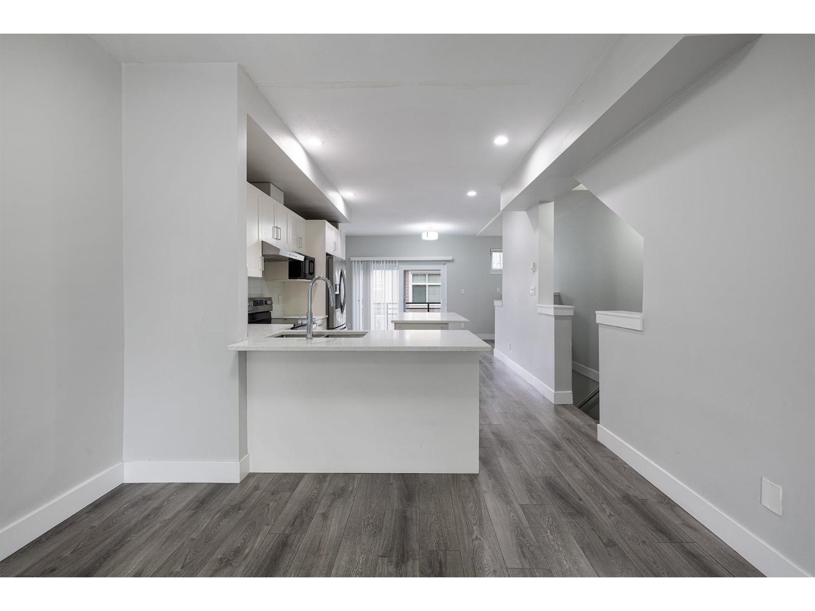 27 14660 105a Avenue Property Photo 5