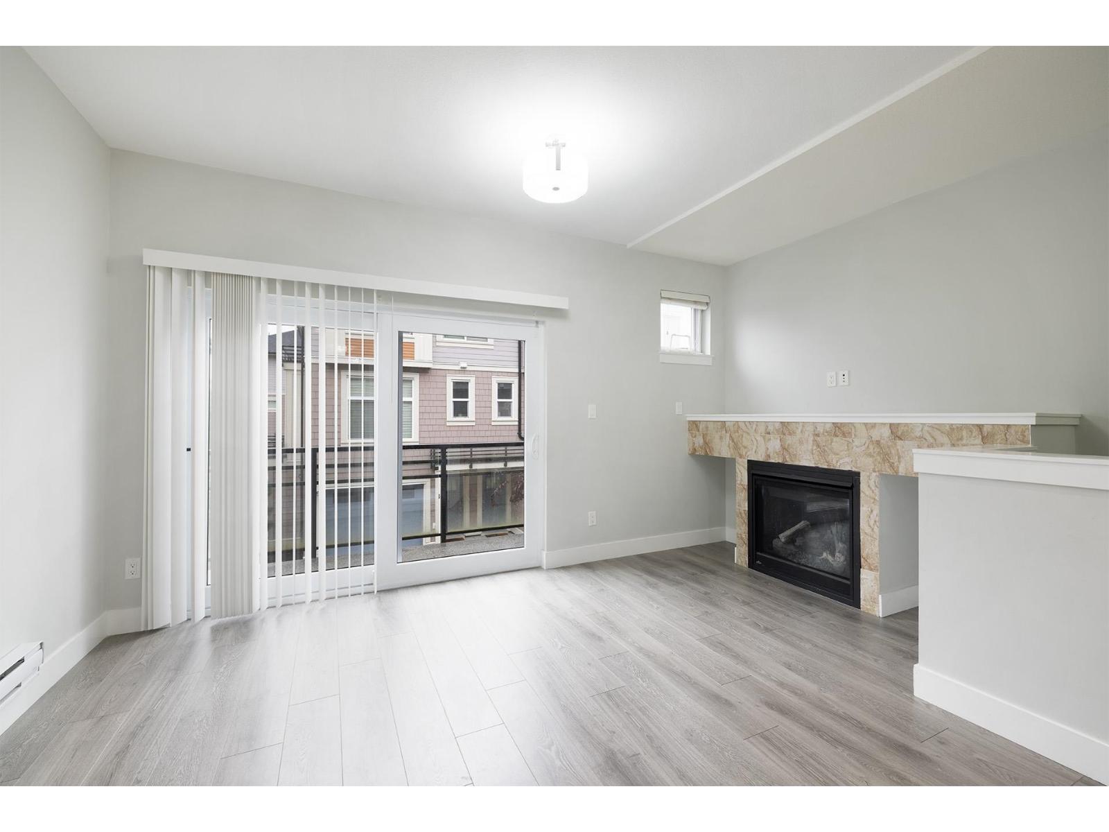 27 14660 105a Avenue Property Photo 6