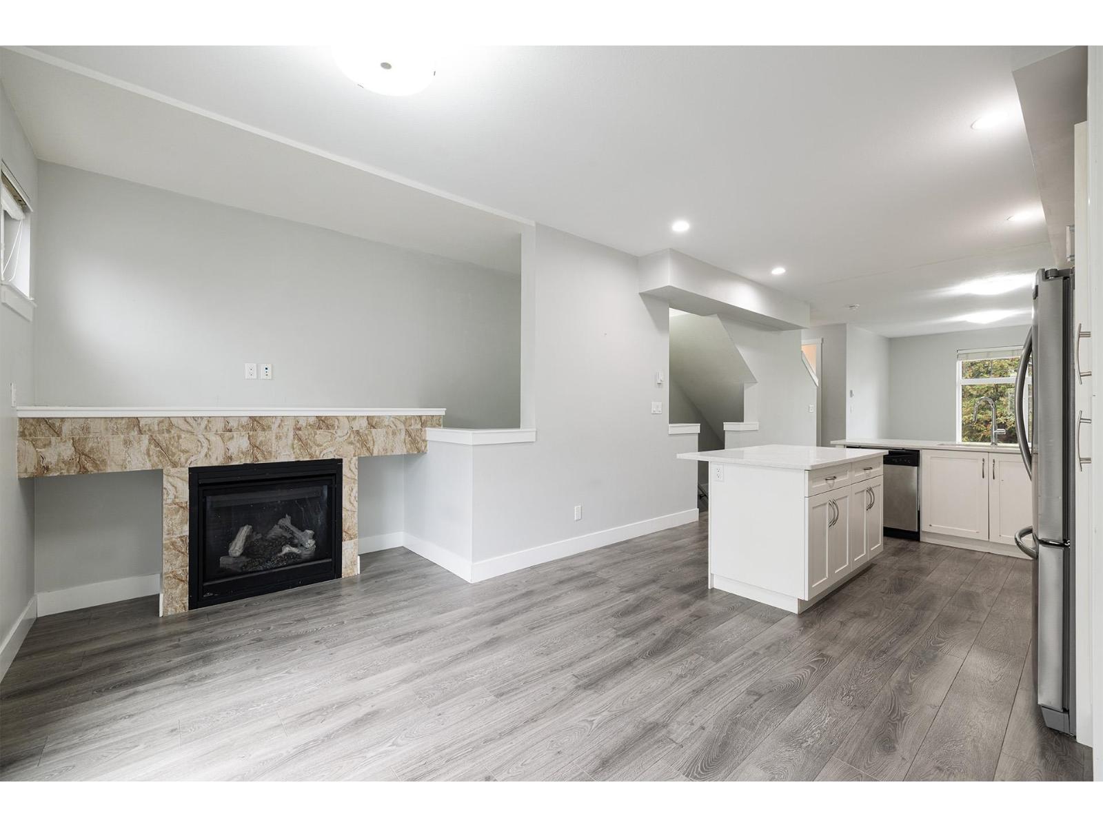27 14660 105a Avenue Property Photo 7