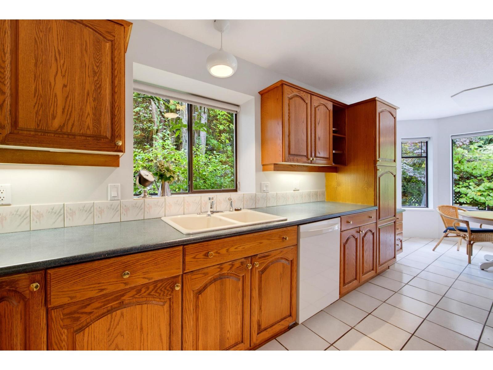 7269 150a Street Property Photo 17