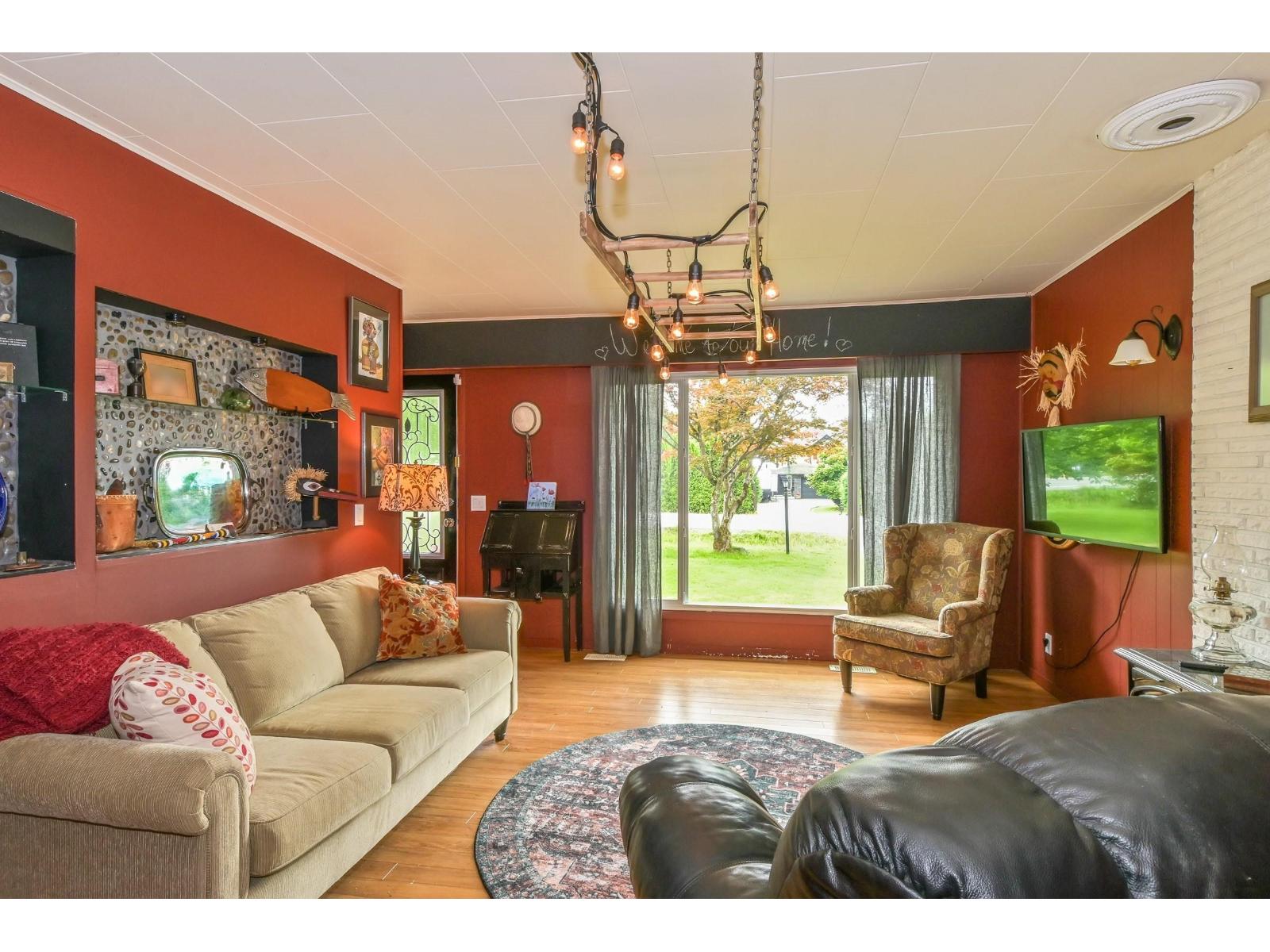 32955 Dewdney Trunk Road Property Photo 4