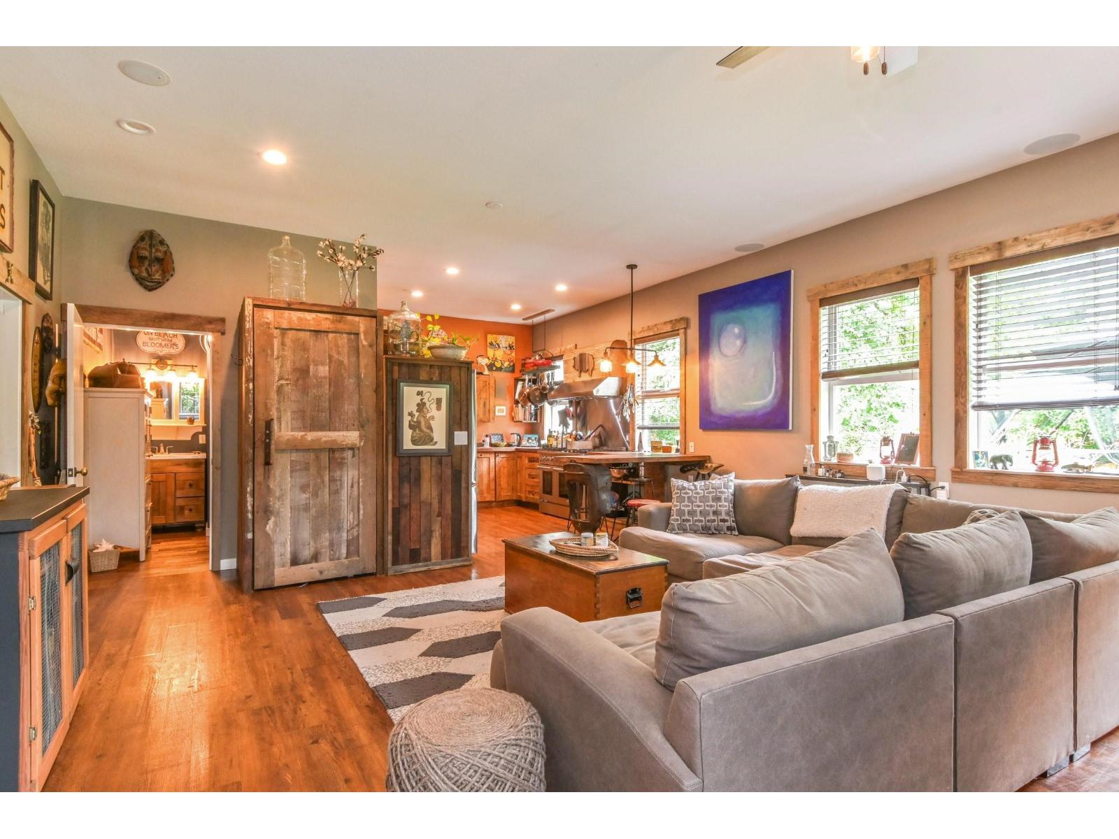 32955 Dewdney Trunk Road Property Photo 8