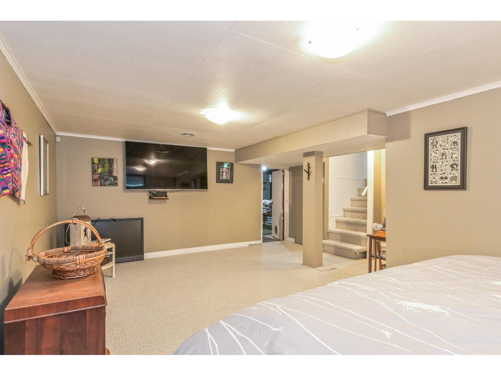 32955 Dewdney Trunk Road Property Photo 16