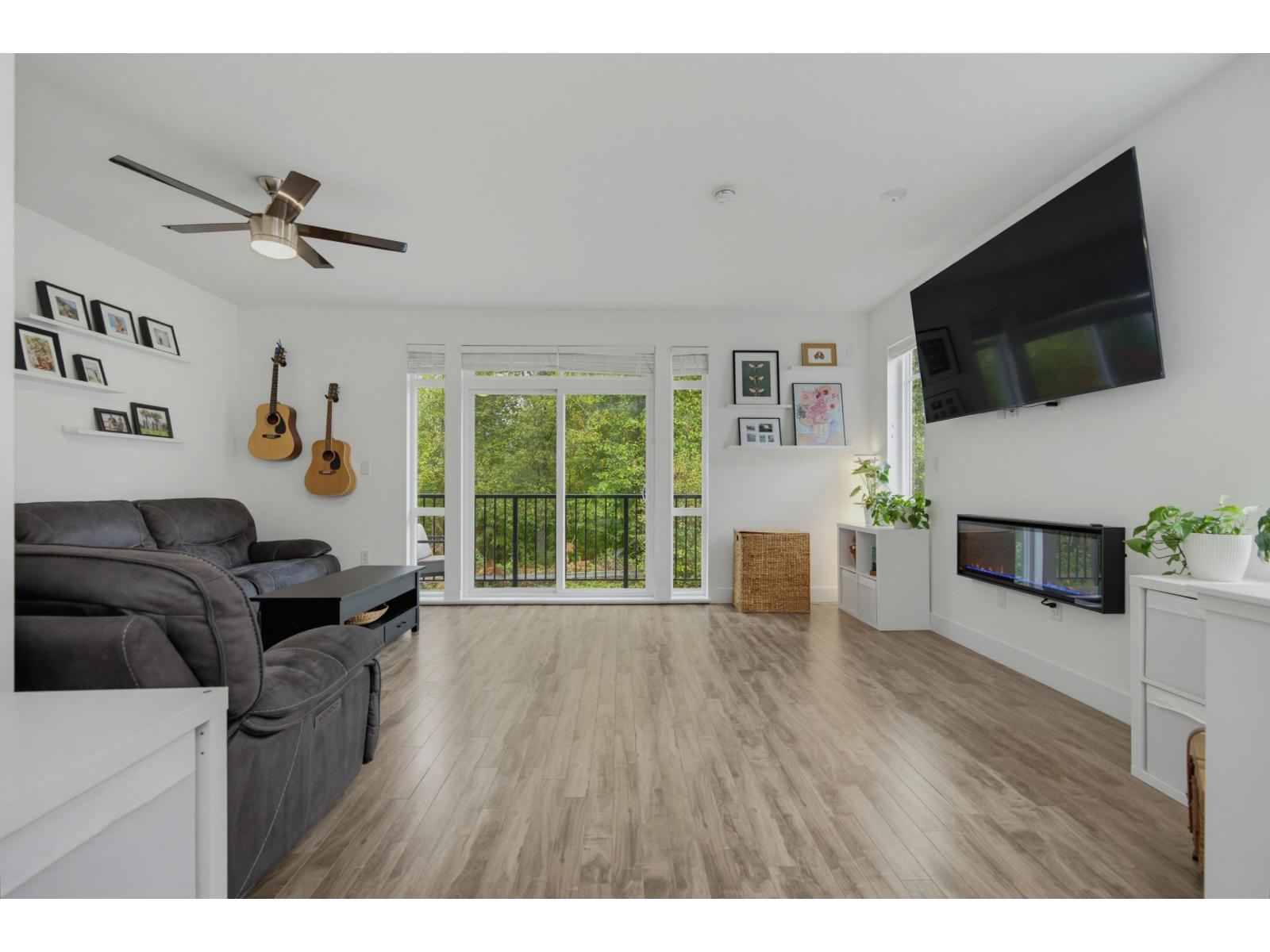 36 3039 156 Street Property Photo 3