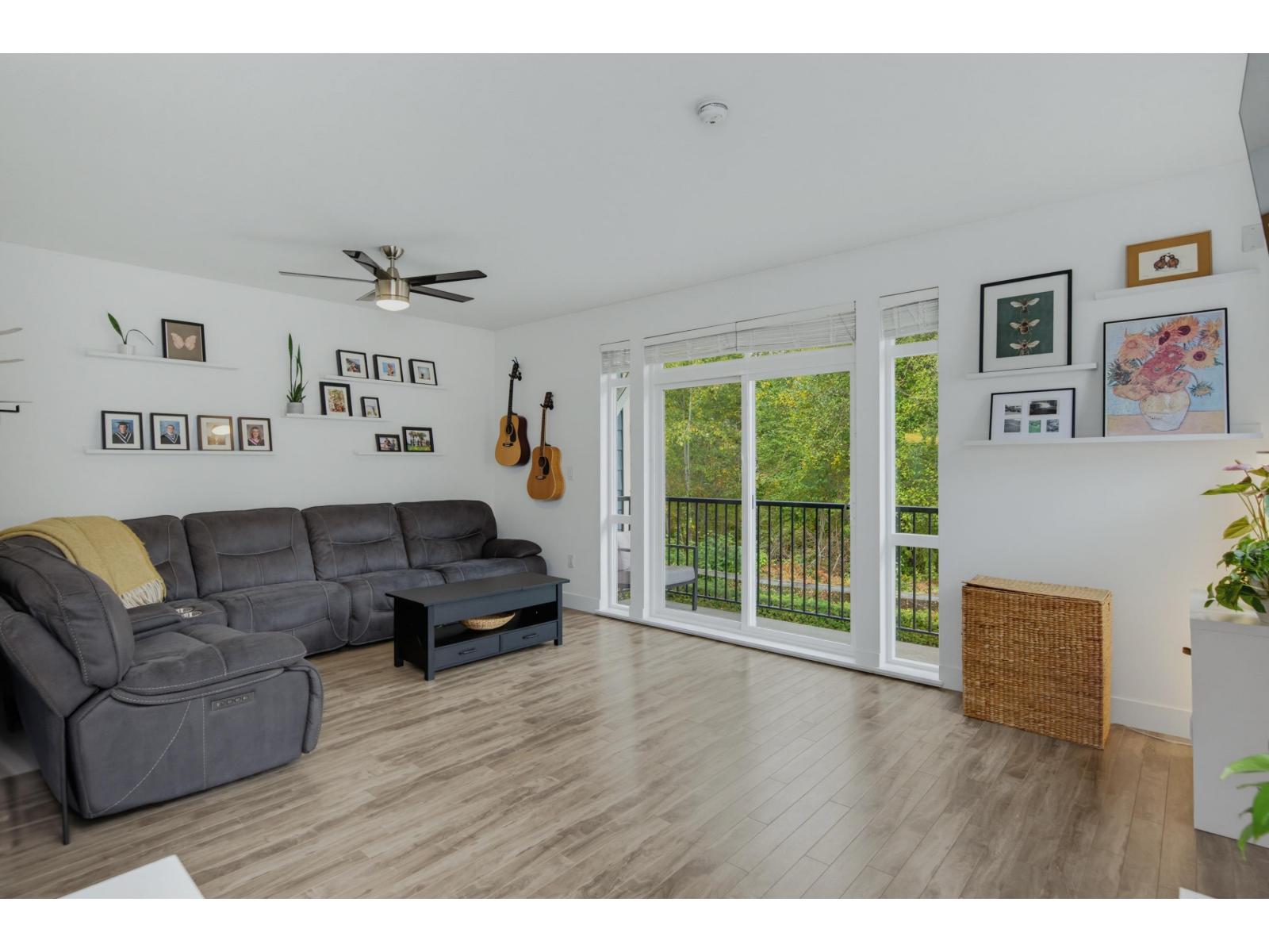36 3039 156 Street Property Photo 4