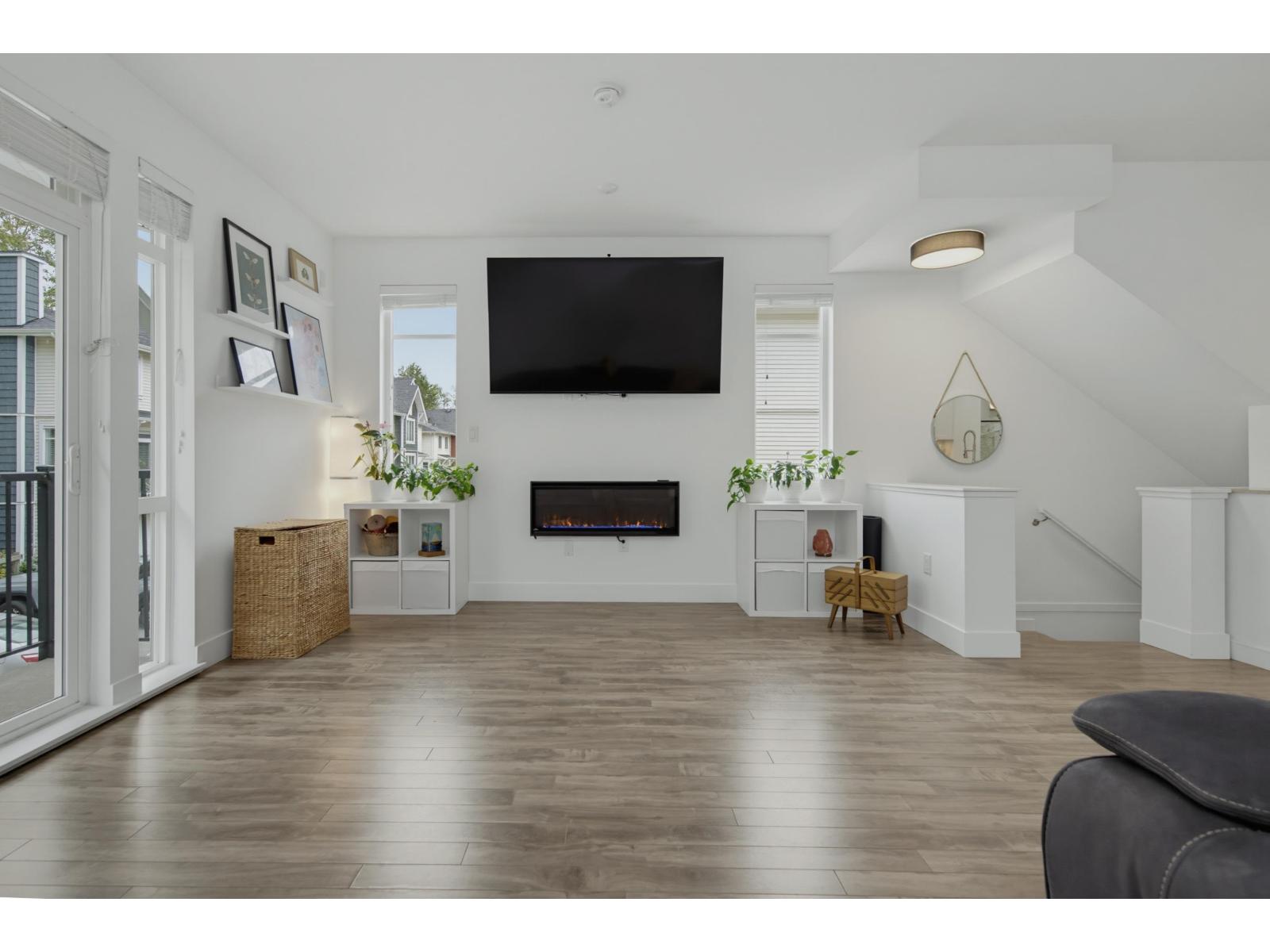 36 3039 156 Street Property Photo 6