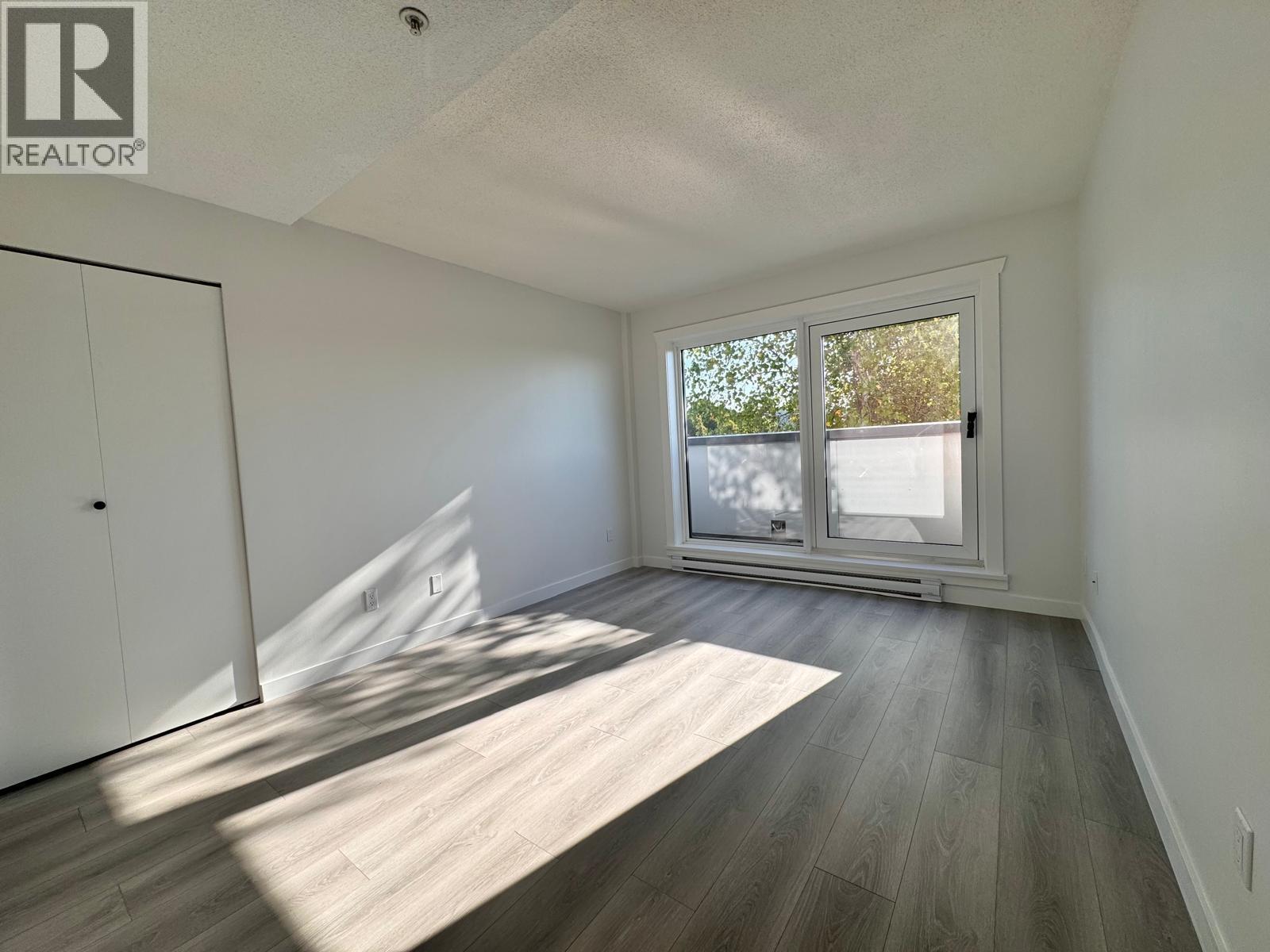 800 2528 E Broadway Property Photo 13