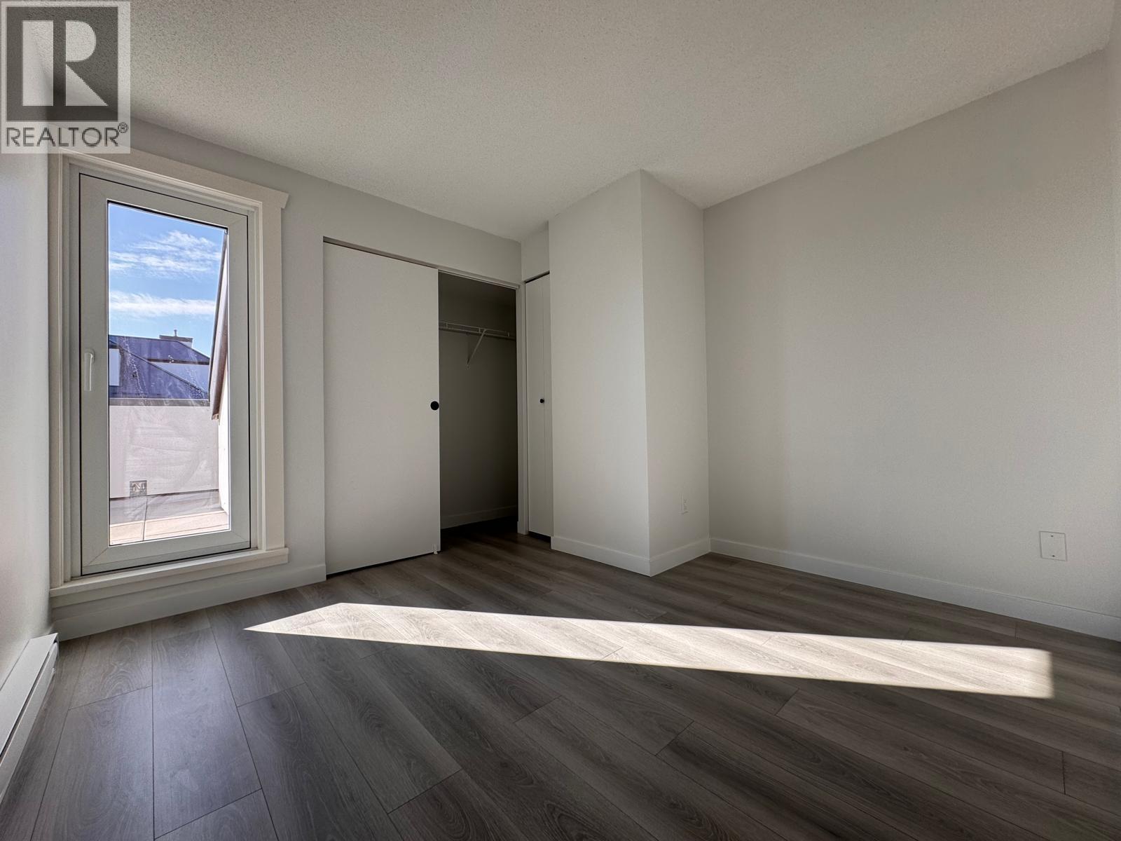 800 2528 E Broadway Property Photo 16