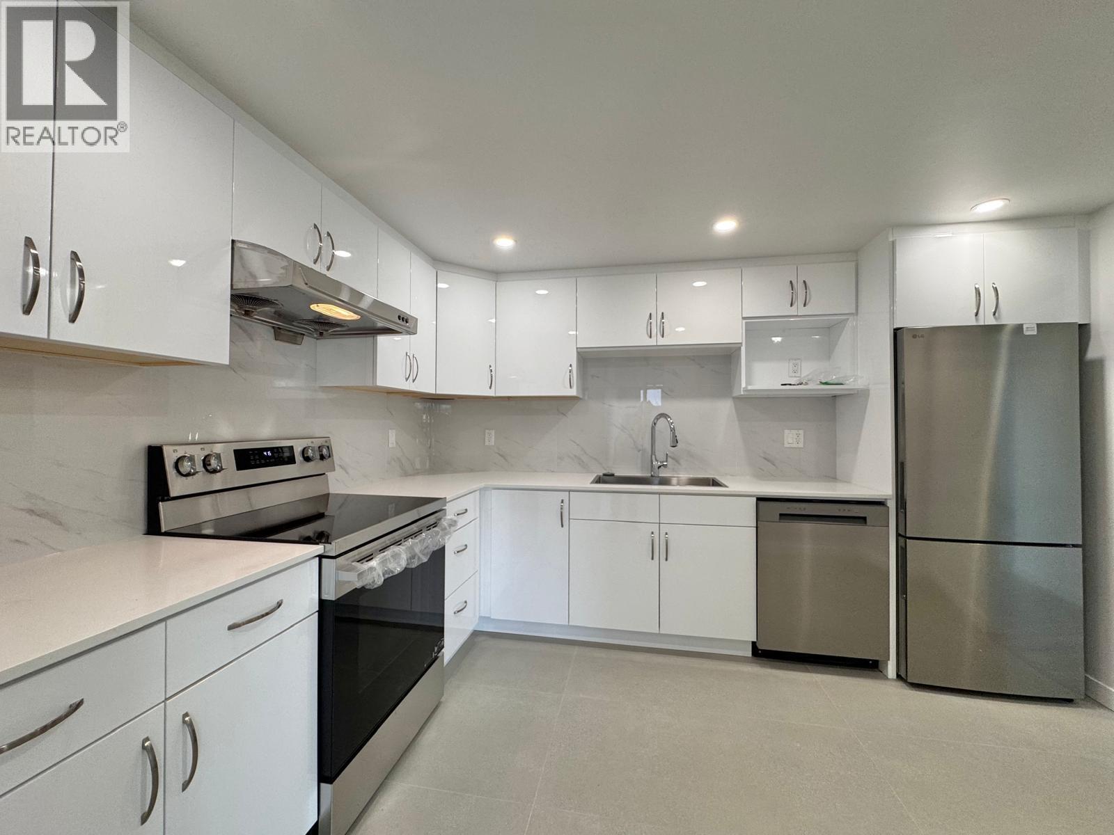 800 2528 E Broadway Property Photo 18