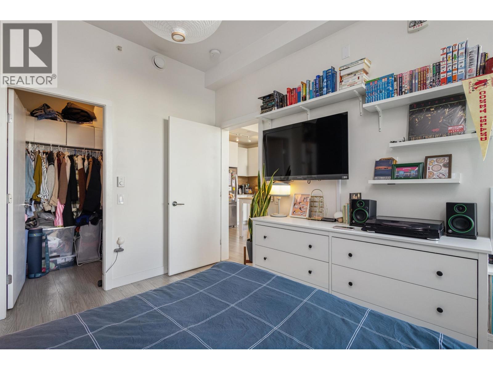 208 200 Nelson's Crescent Property Photo 11