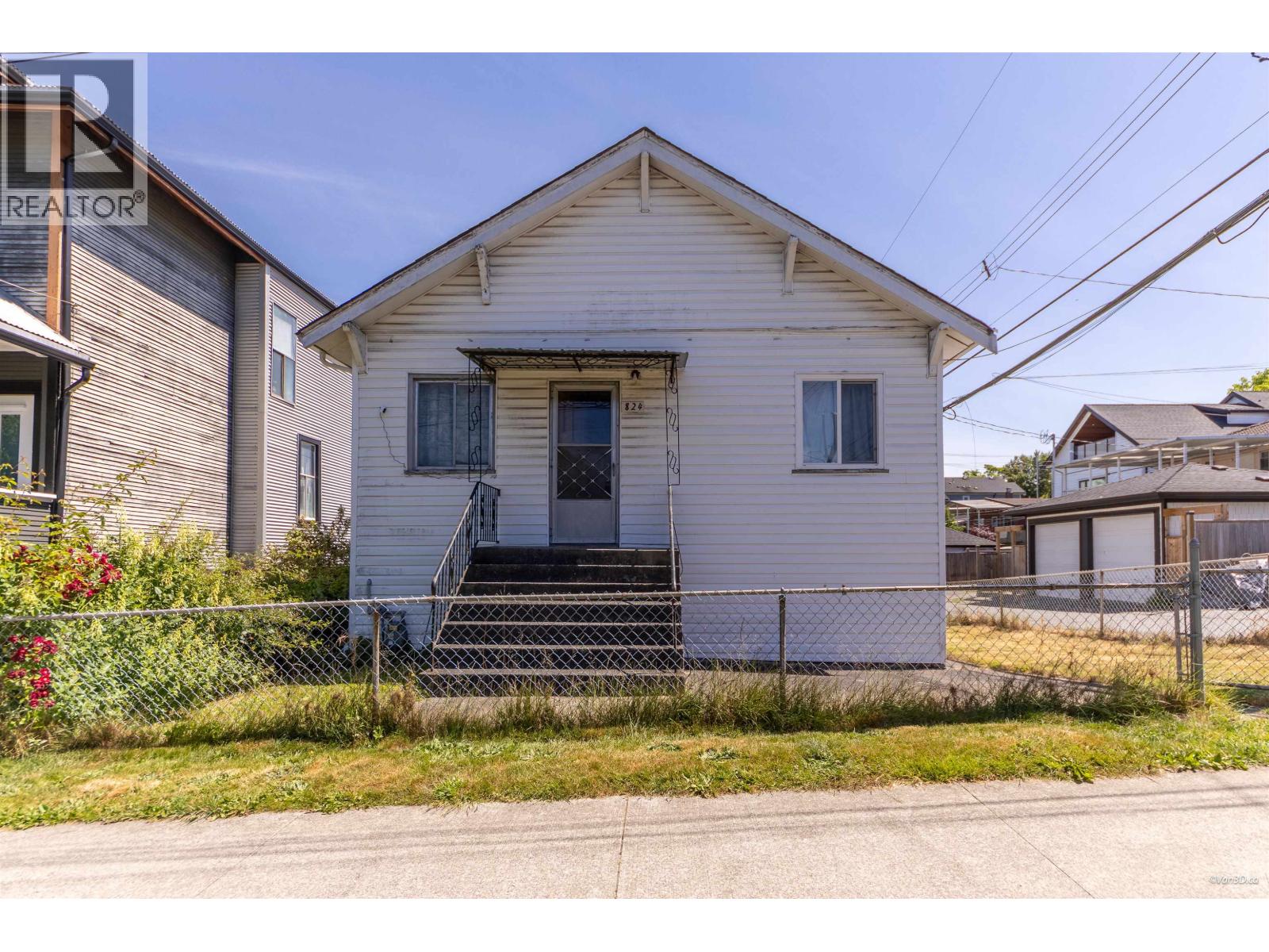 824 Semlin Drive Property Photo 1