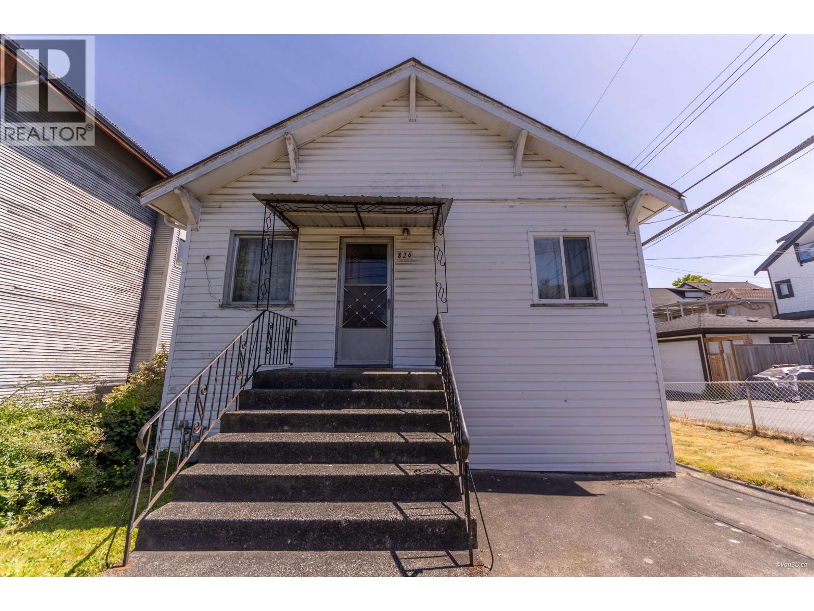824 Semlin Drive Property Photo 2