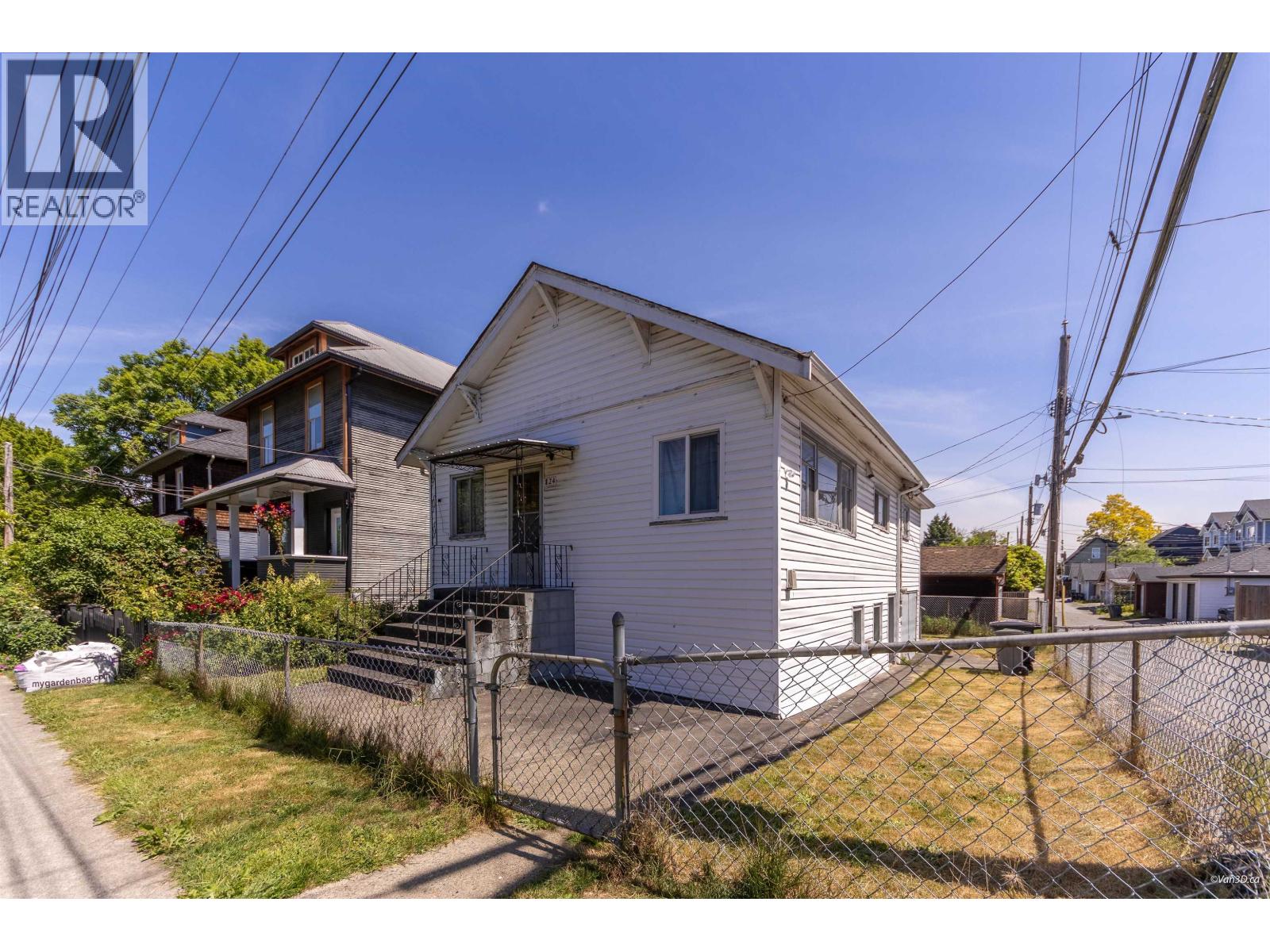 824 Semlin Drive Property Photo 3