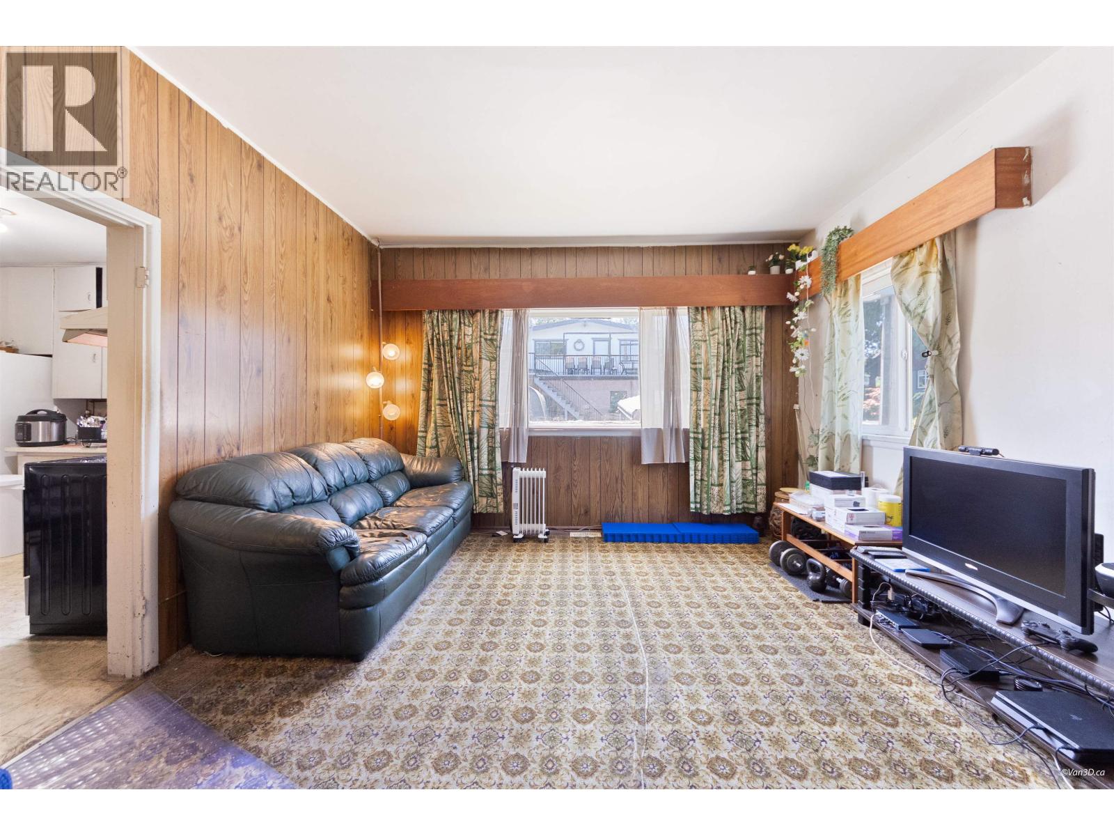 824 Semlin Drive Property Photo 10