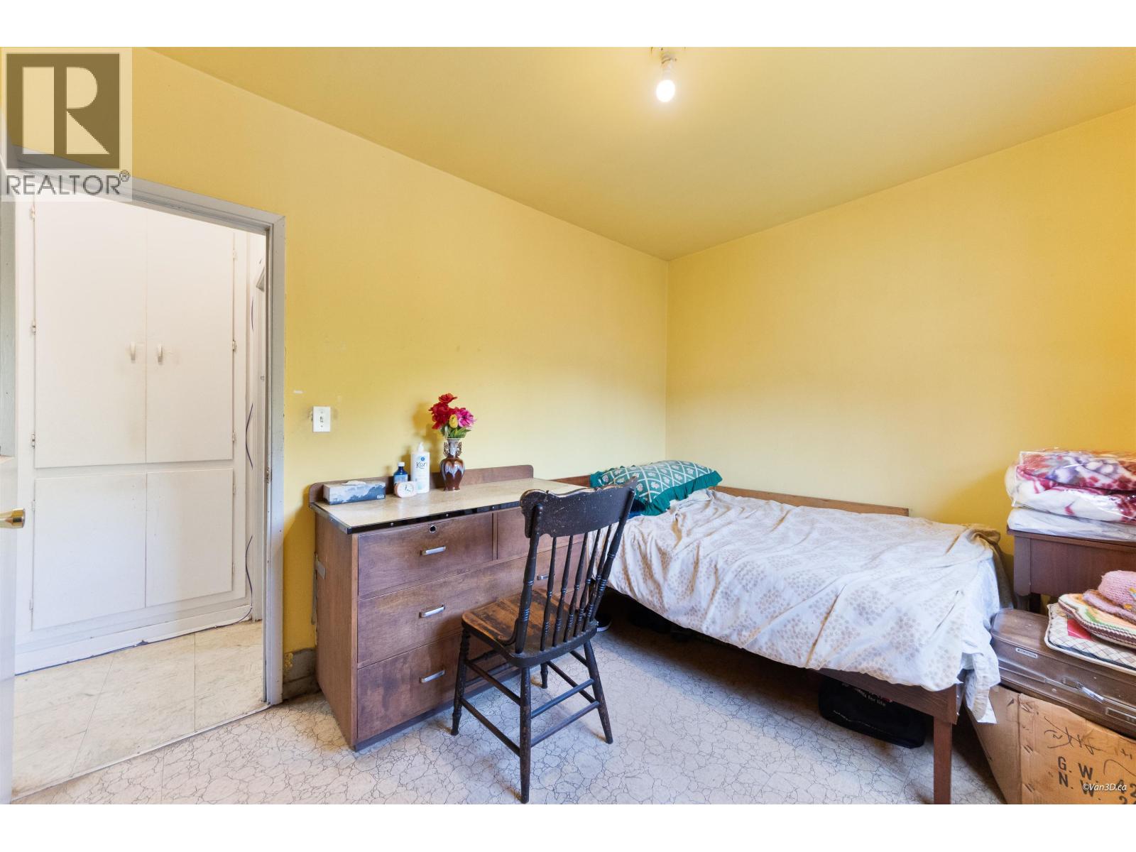 824 Semlin Drive Property Photo 13