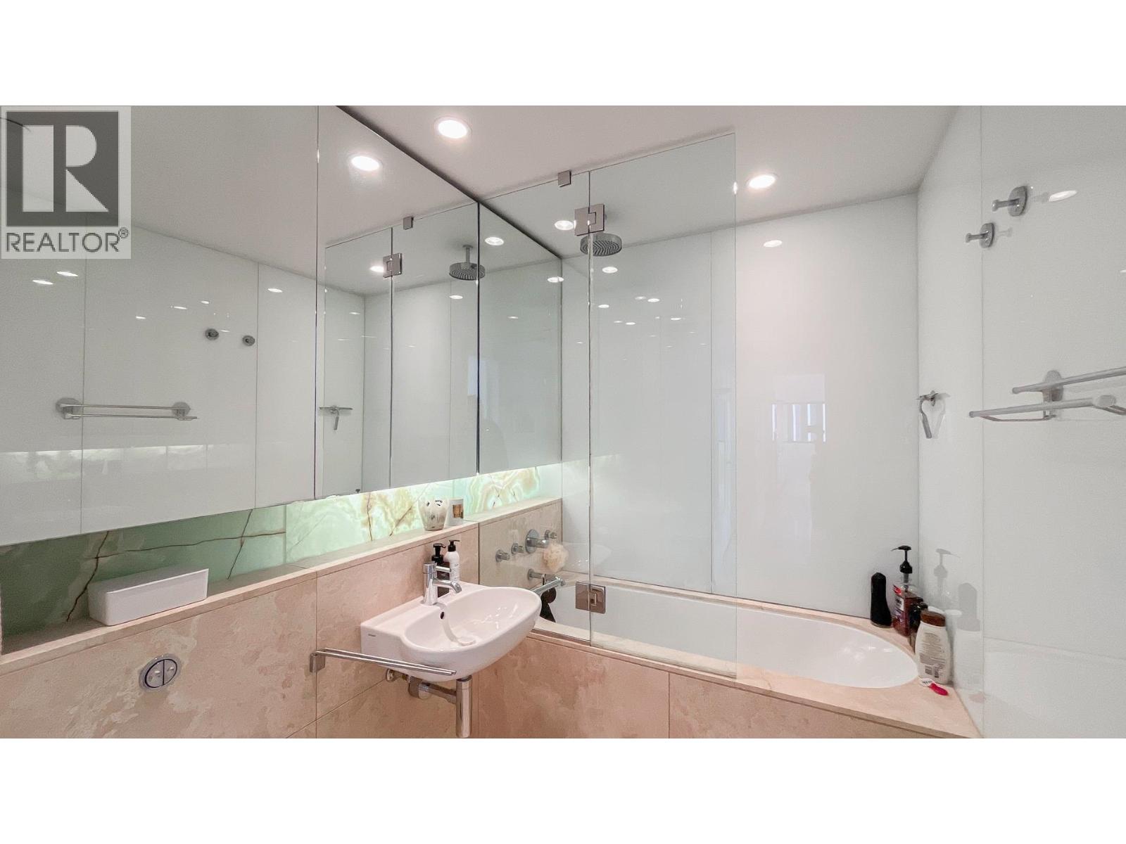 2005 838 W Hastings Street Property Photo 17