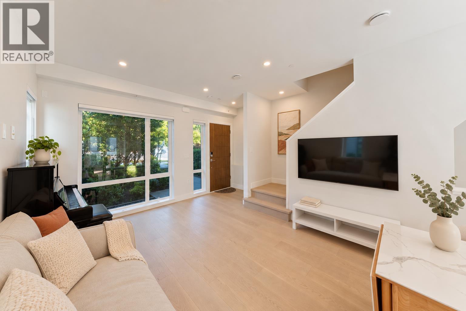 7669 Granville Street Property Photo 4