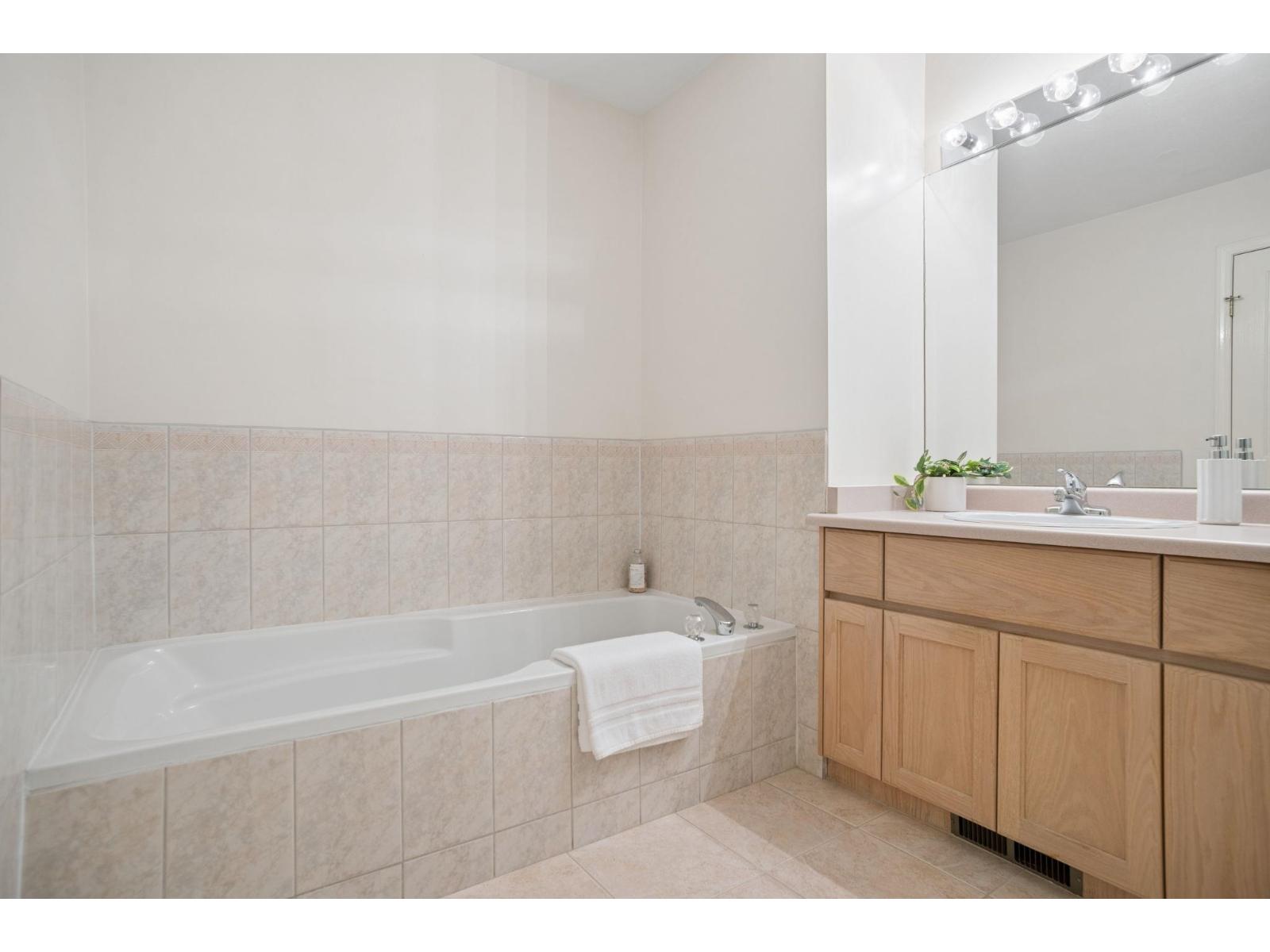 3 8567 164 Street Property Photo 22