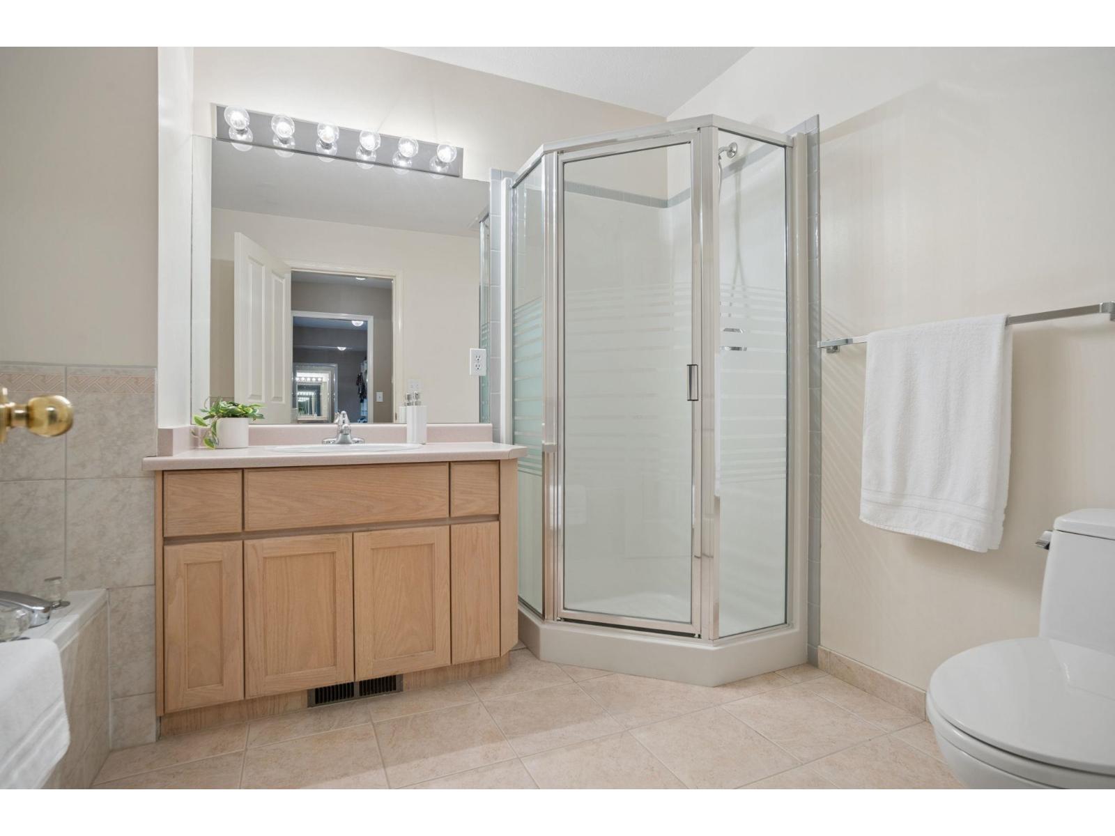 3 8567 164 Street Property Photo 23