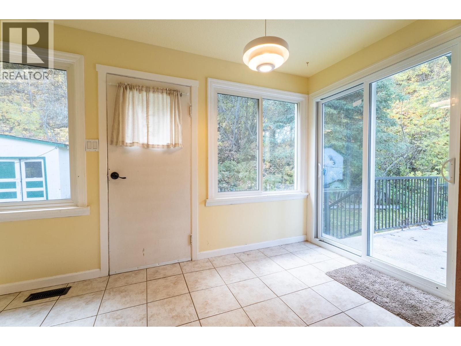 1553 Aintree Drive Property Photo 12