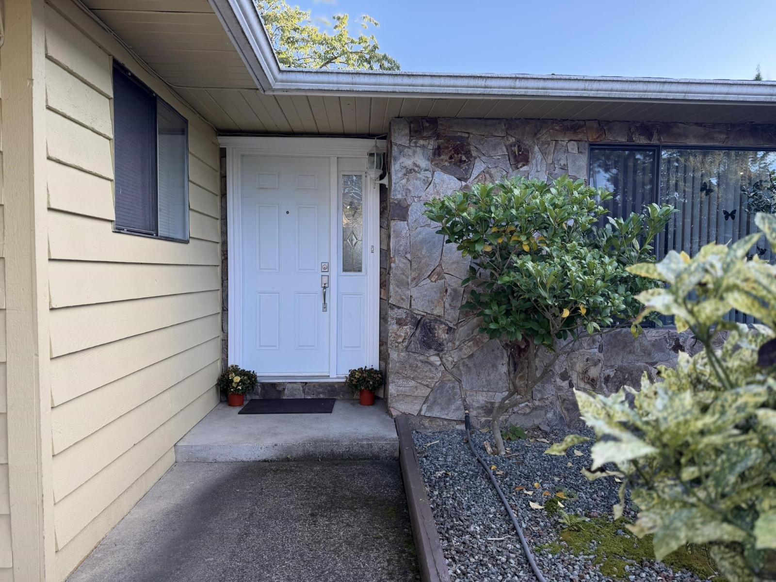 26898 32a Avenue Property Photo 2