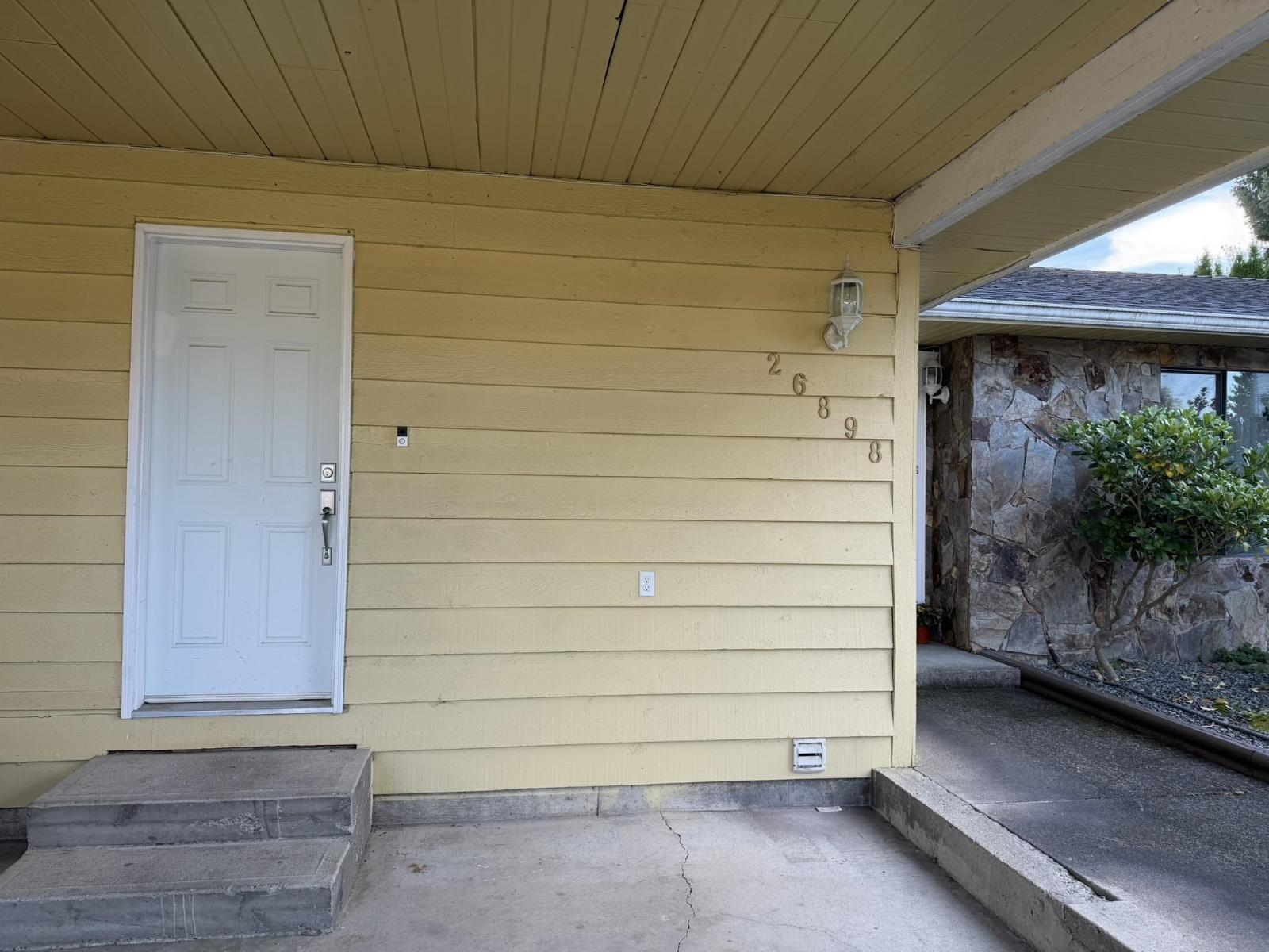 26898 32a Avenue Property Photo 3