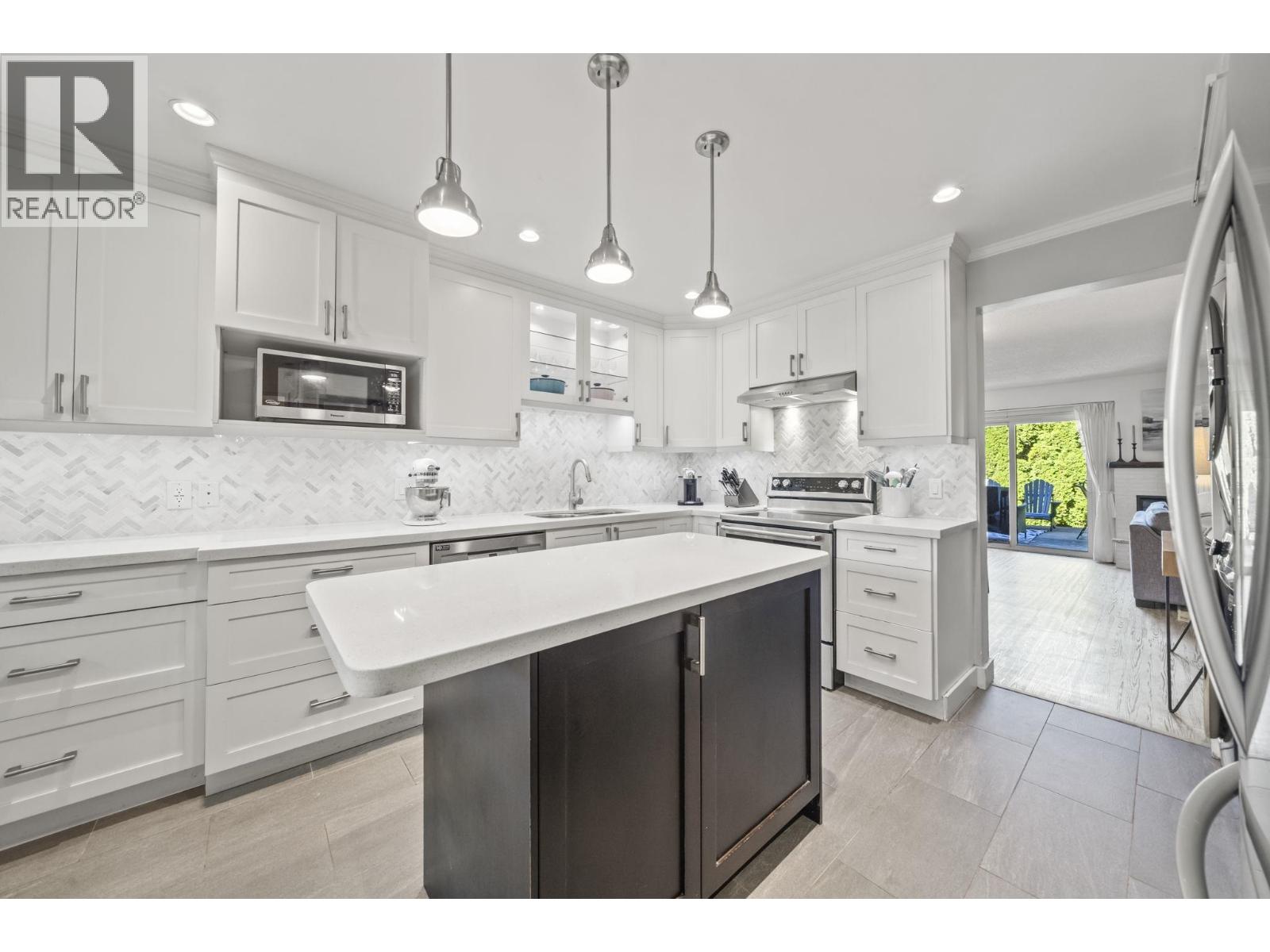 171 3031 Williams Road Property Photo 3
