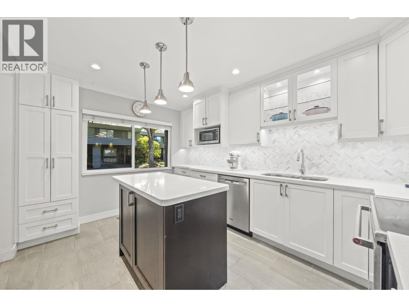 171 3031 Williams Road Property Photo 4