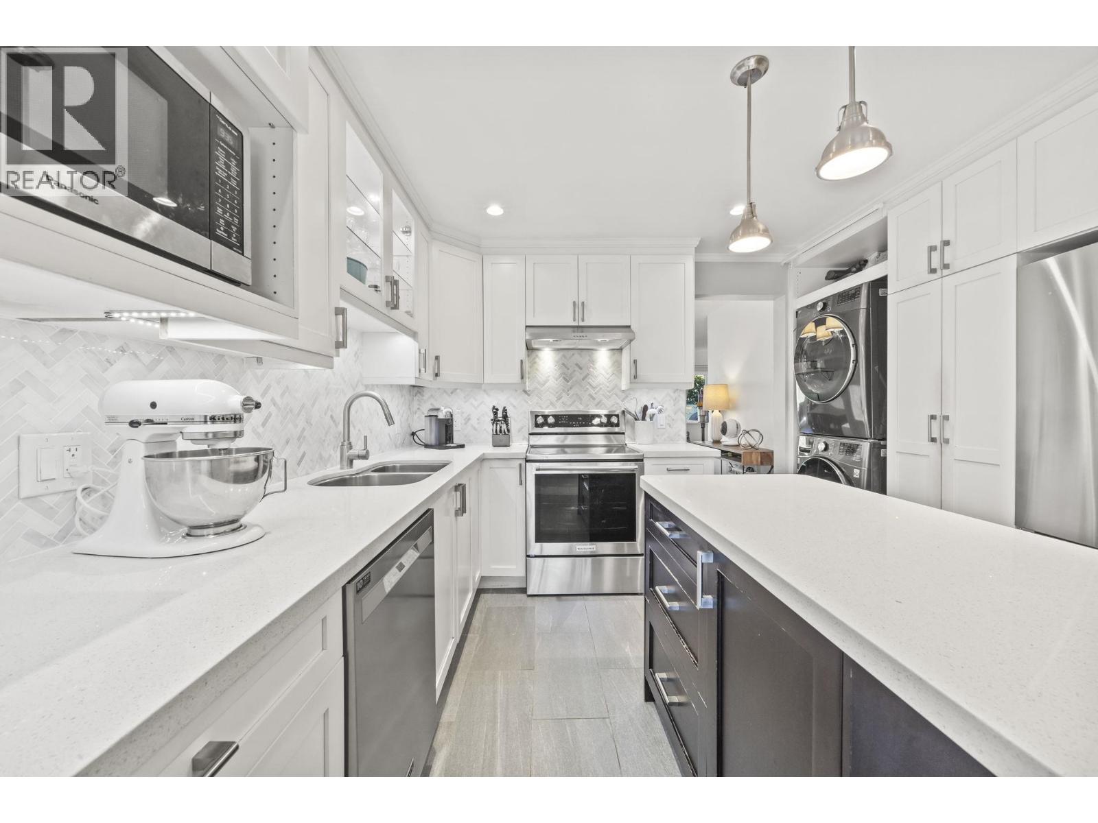 171 3031 Williams Road Property Photo 5