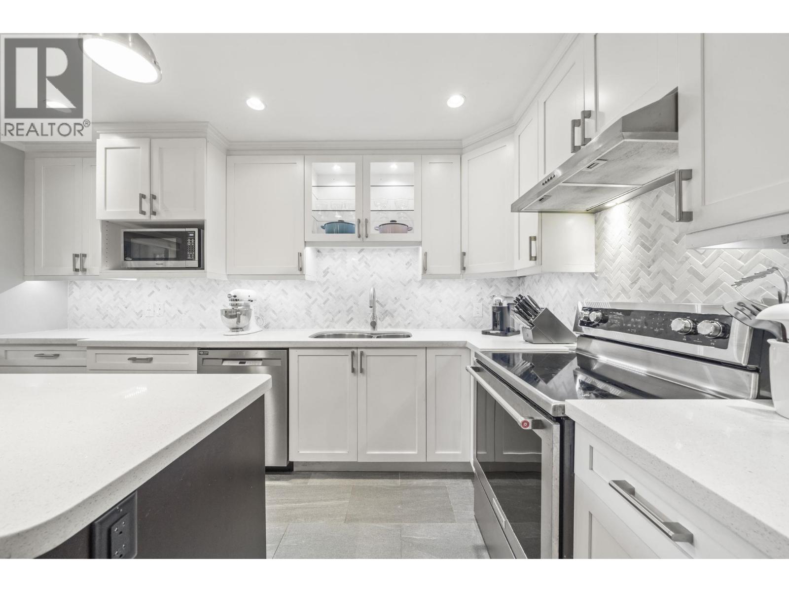 171 3031 Williams Road Property Photo 6