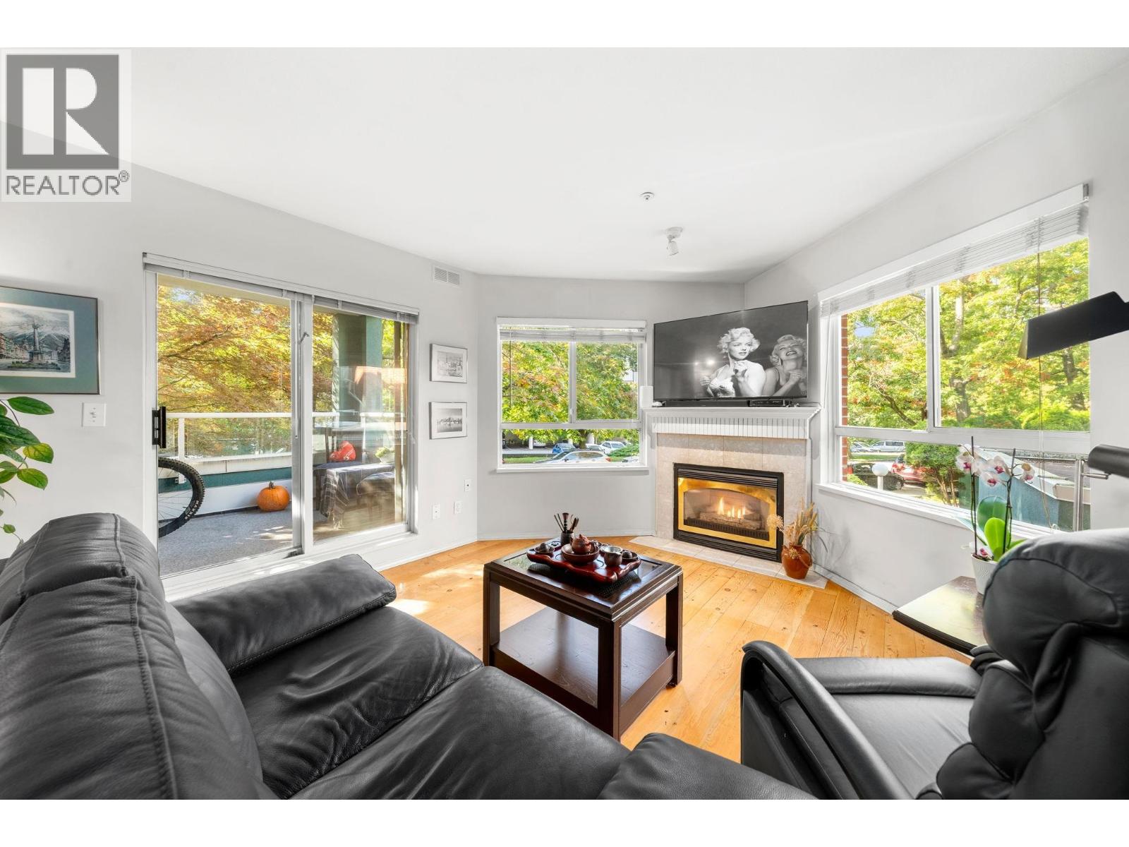 115 128 W 8th Street Property Photo 2