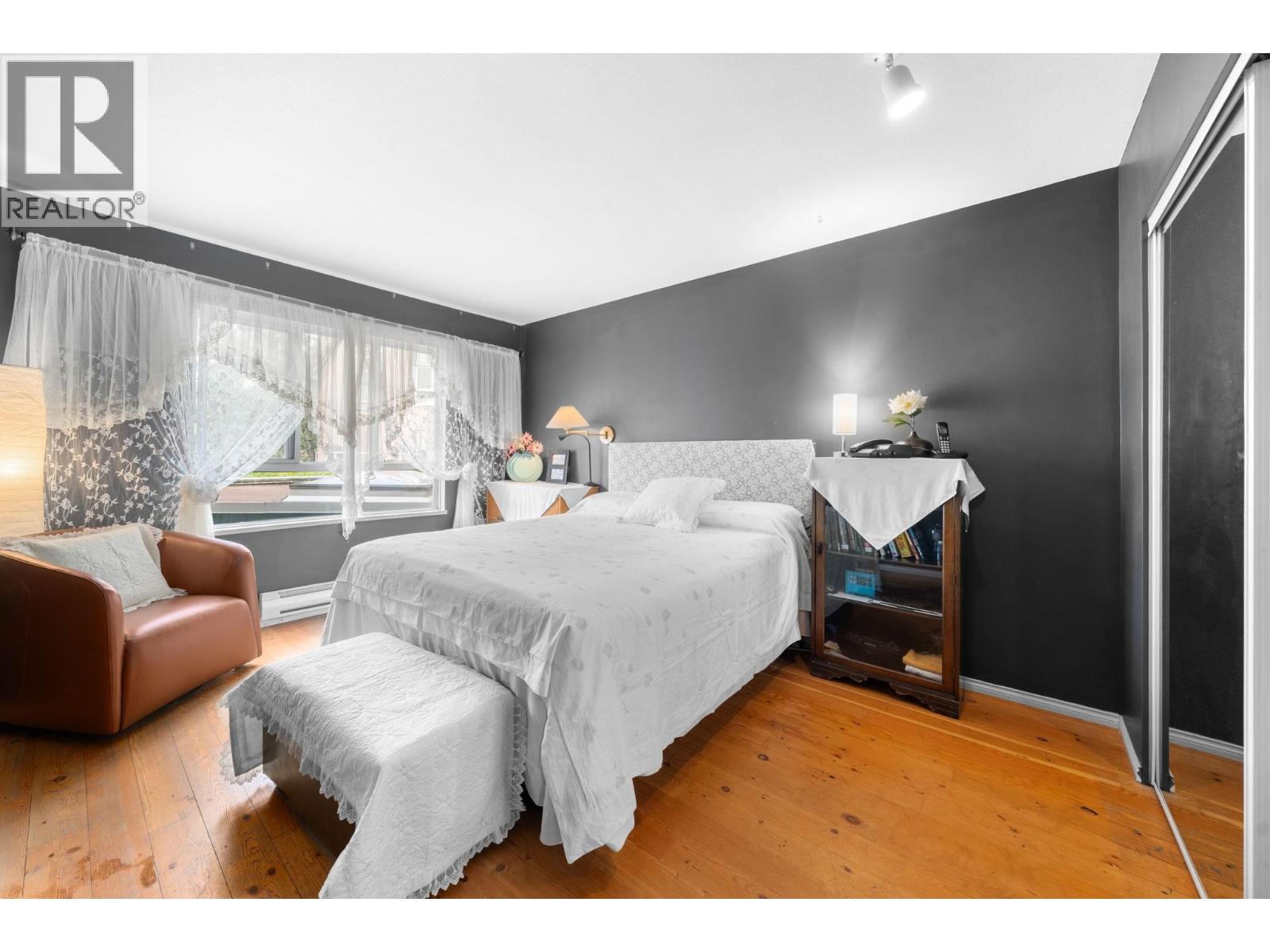 115 128 W 8th Street Property Photo 7