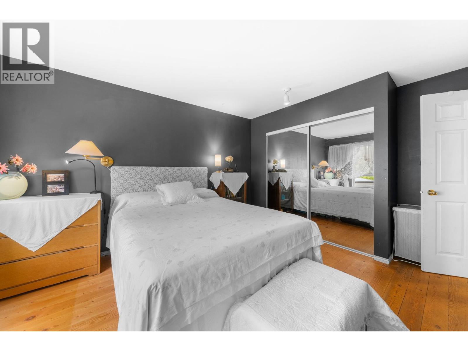 115 128 W 8th Street Property Photo 8