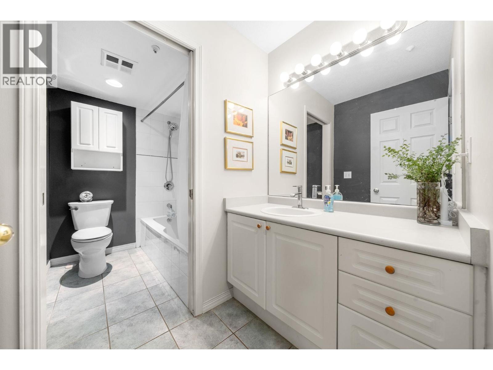 115 128 W 8th Street Property Photo 10