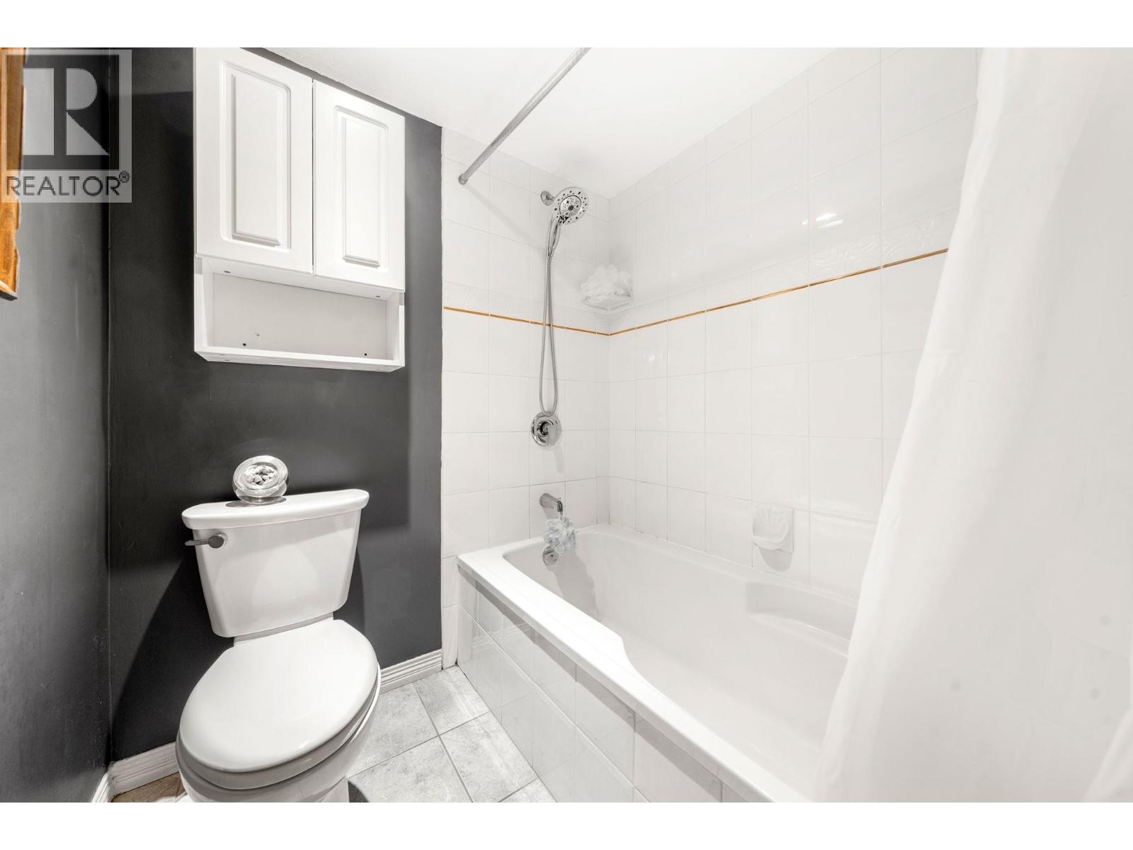 115 128 W 8th Street Property Photo 11