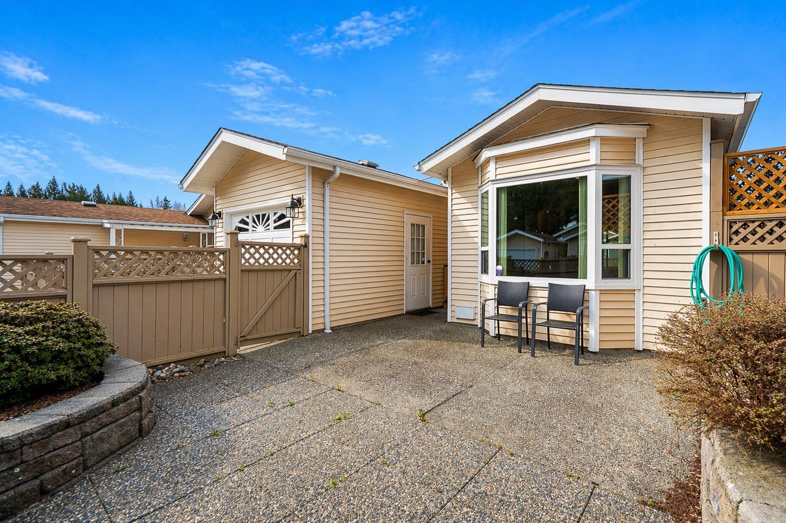 64 1400 164 Street Property Photo 3