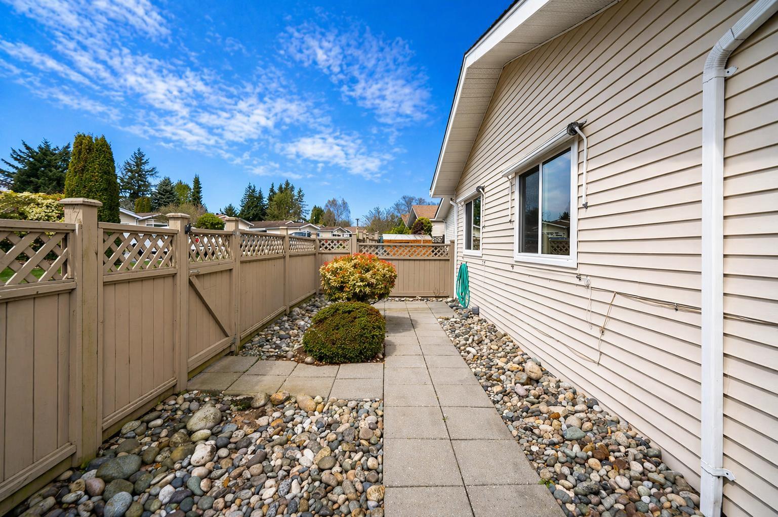 64 1400 164 Street Property Photo 24