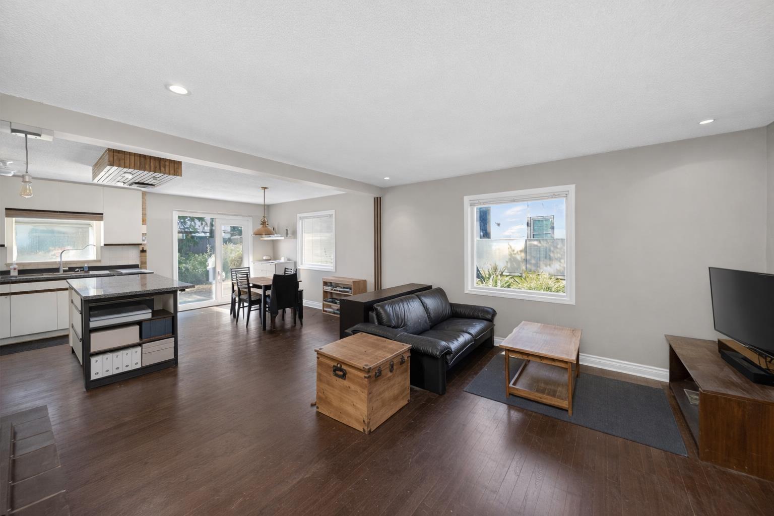 12564 25 Avenue Property Photo 5