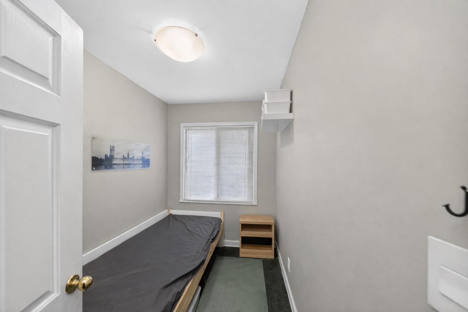 12564 25 Avenue Property Photo 8