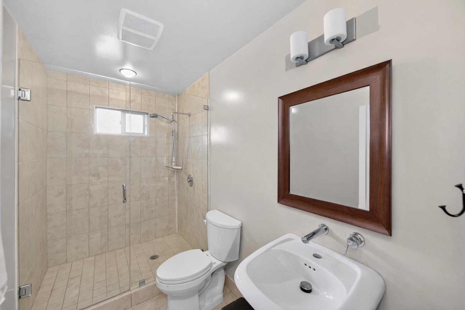 12564 25 Avenue Property Photo 9