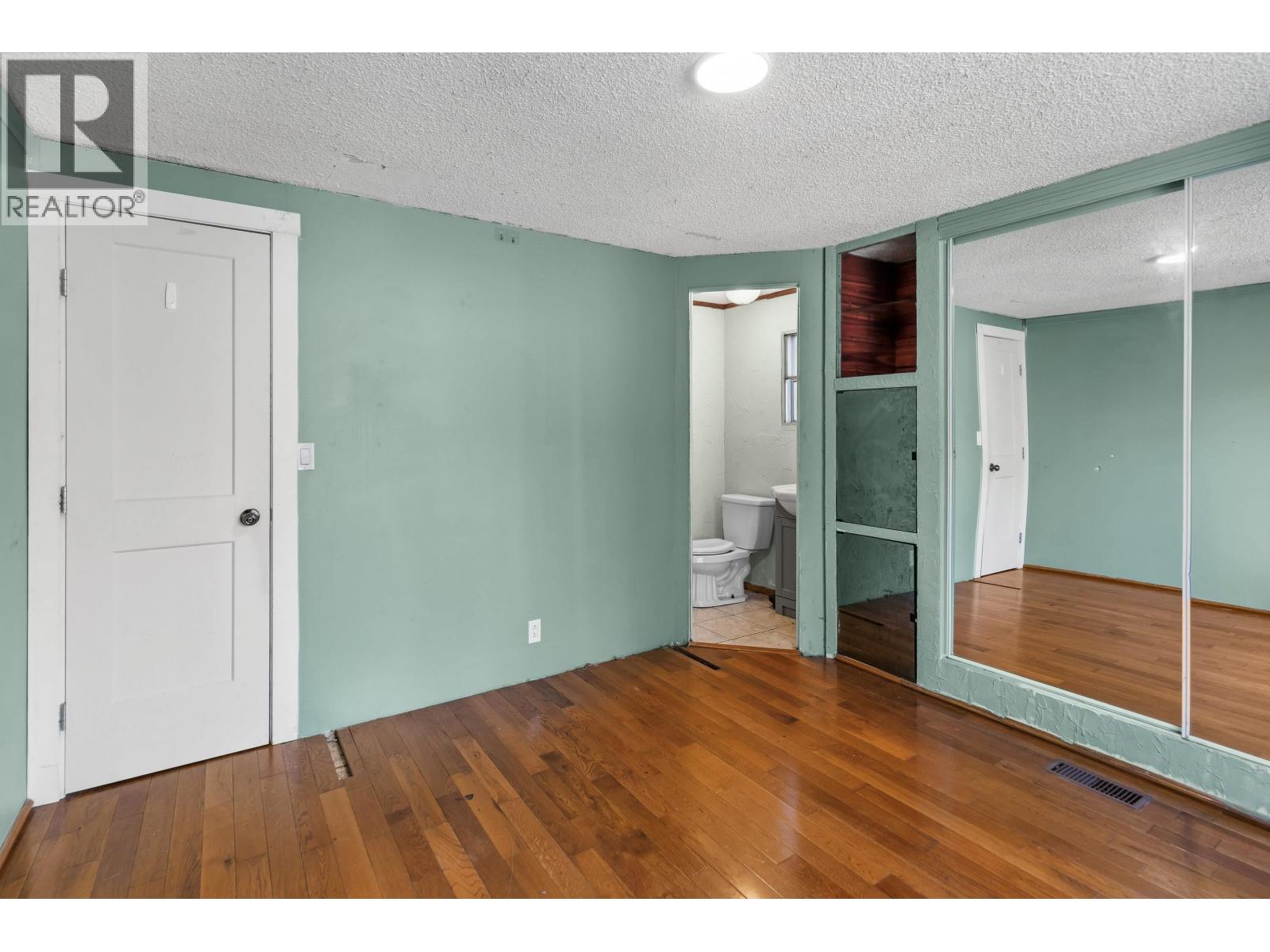 7139 Glenview Drive Property Photo 13