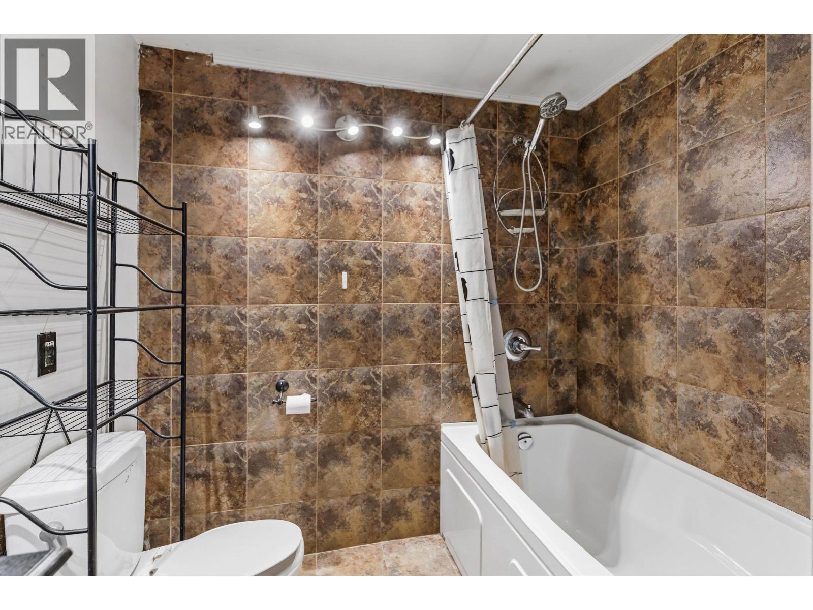 7139 Glenview Drive Property Photo 16