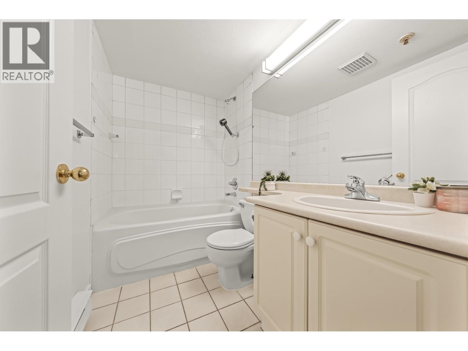 205 5900 Dover Crescent Property Photo 11