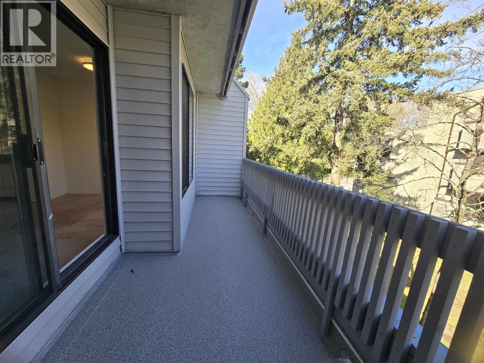 216 8400 Ackroyd Road Property Photo 11