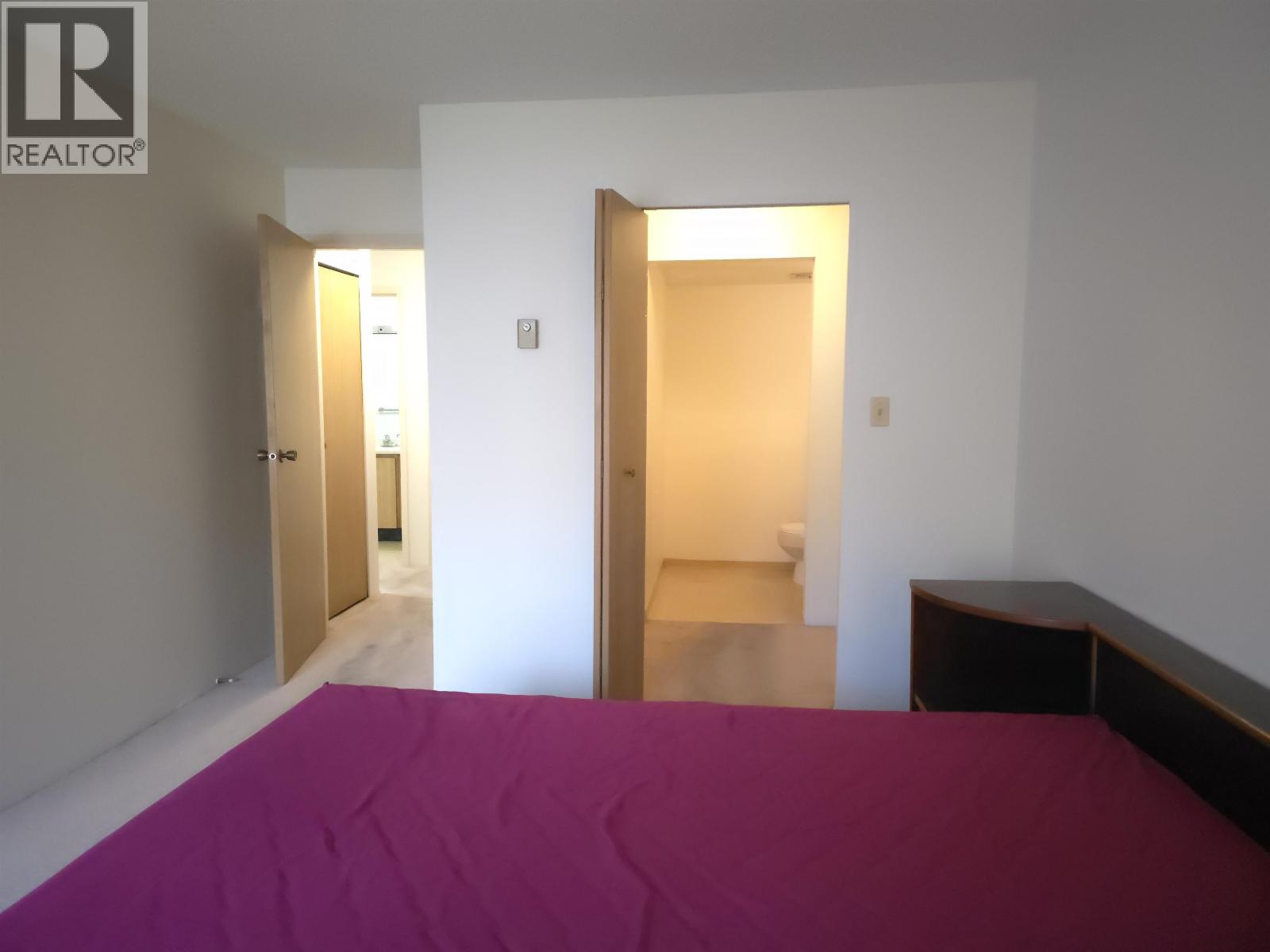 216 8400 Ackroyd Road Property Photo 16