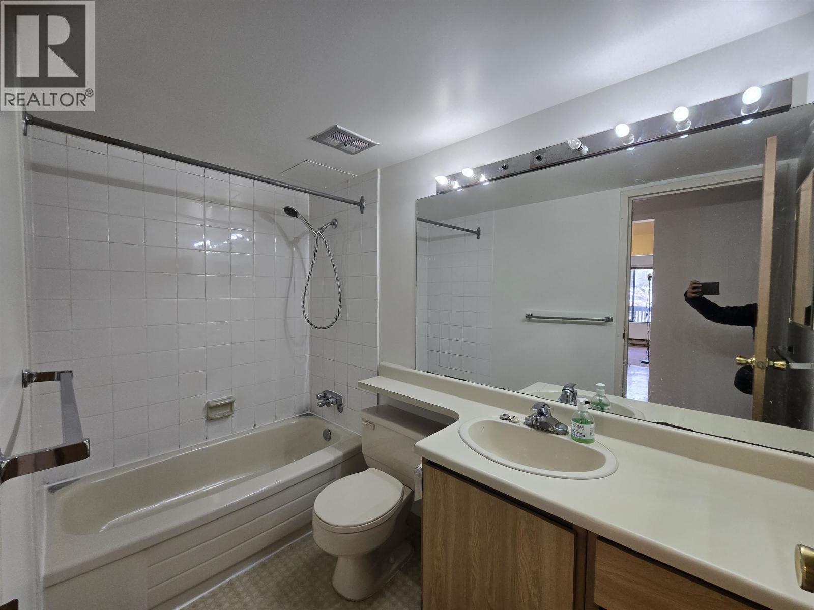 216 8400 Ackroyd Road Property Photo 19