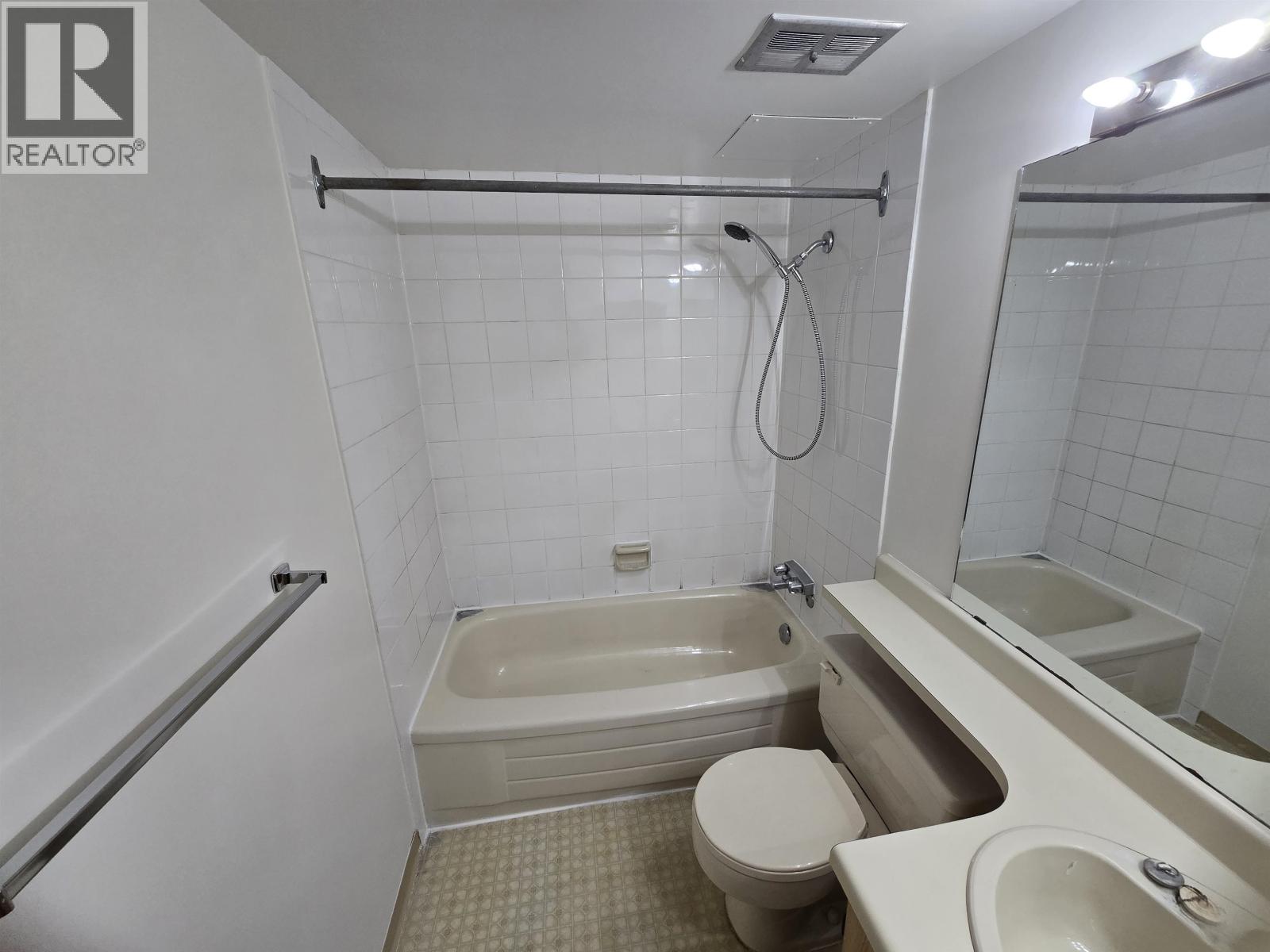 216 8400 Ackroyd Road Property Photo 20