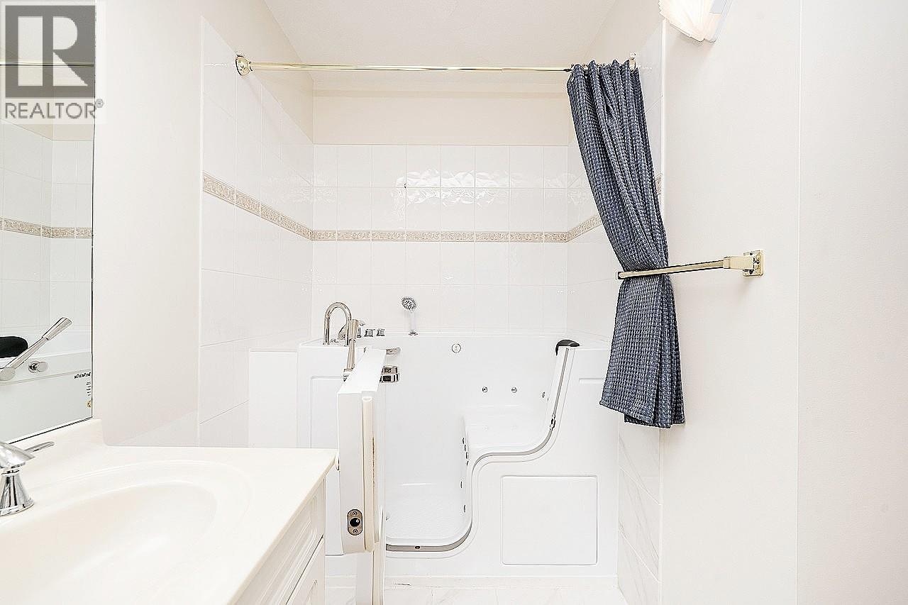 312 3098 Guildford Way Property Photo 15