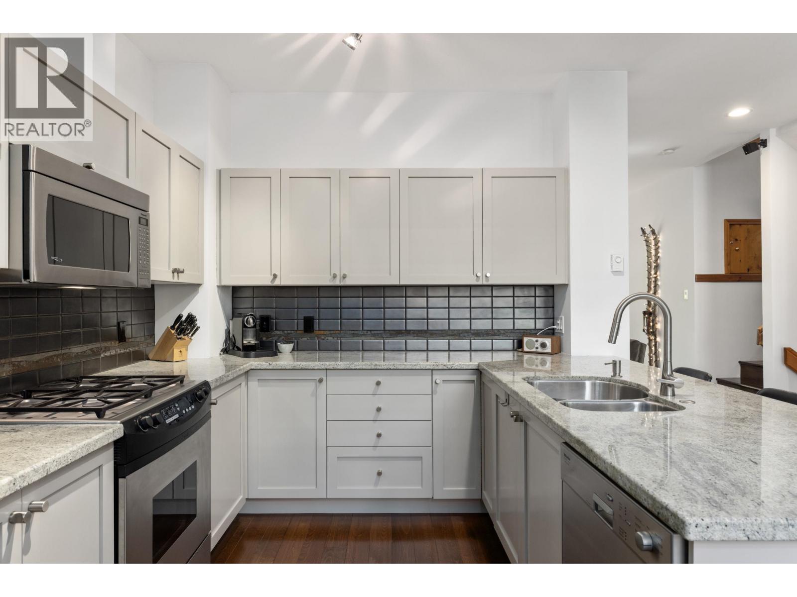 21 8030 Nicklaus North Boulevard Property Photo 8