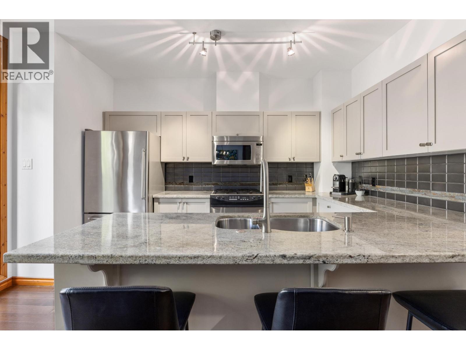 21 8030 Nicklaus North Boulevard Property Photo 9